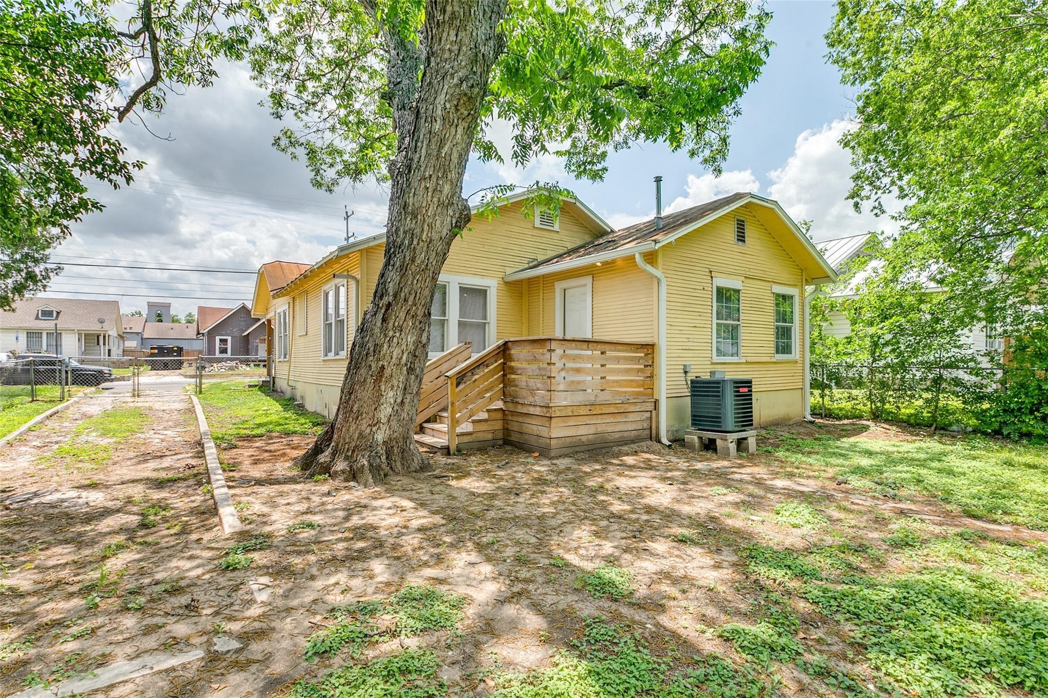 E Houston St, San Antonio, TX 78202
