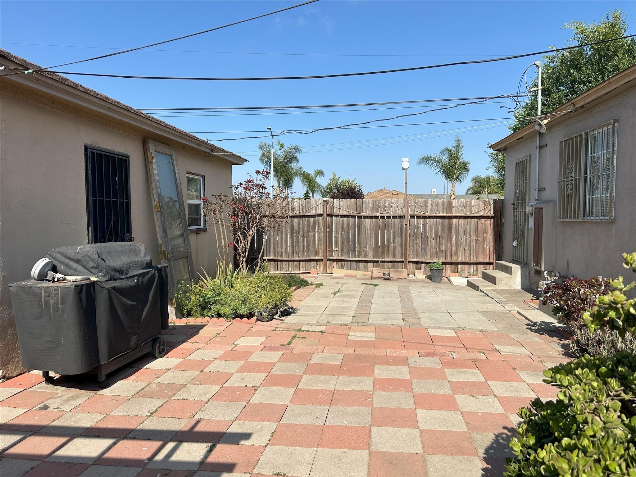 W 112th St, Los Angeles, CA 90044