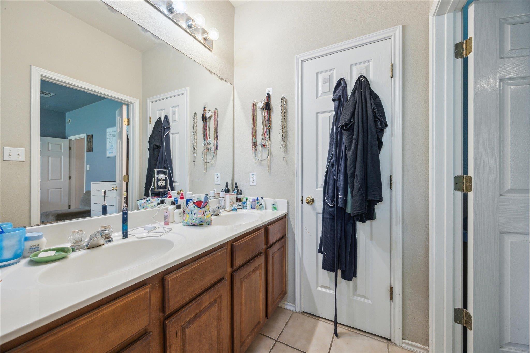 Brents Elm Dr, Austin, TX 78744