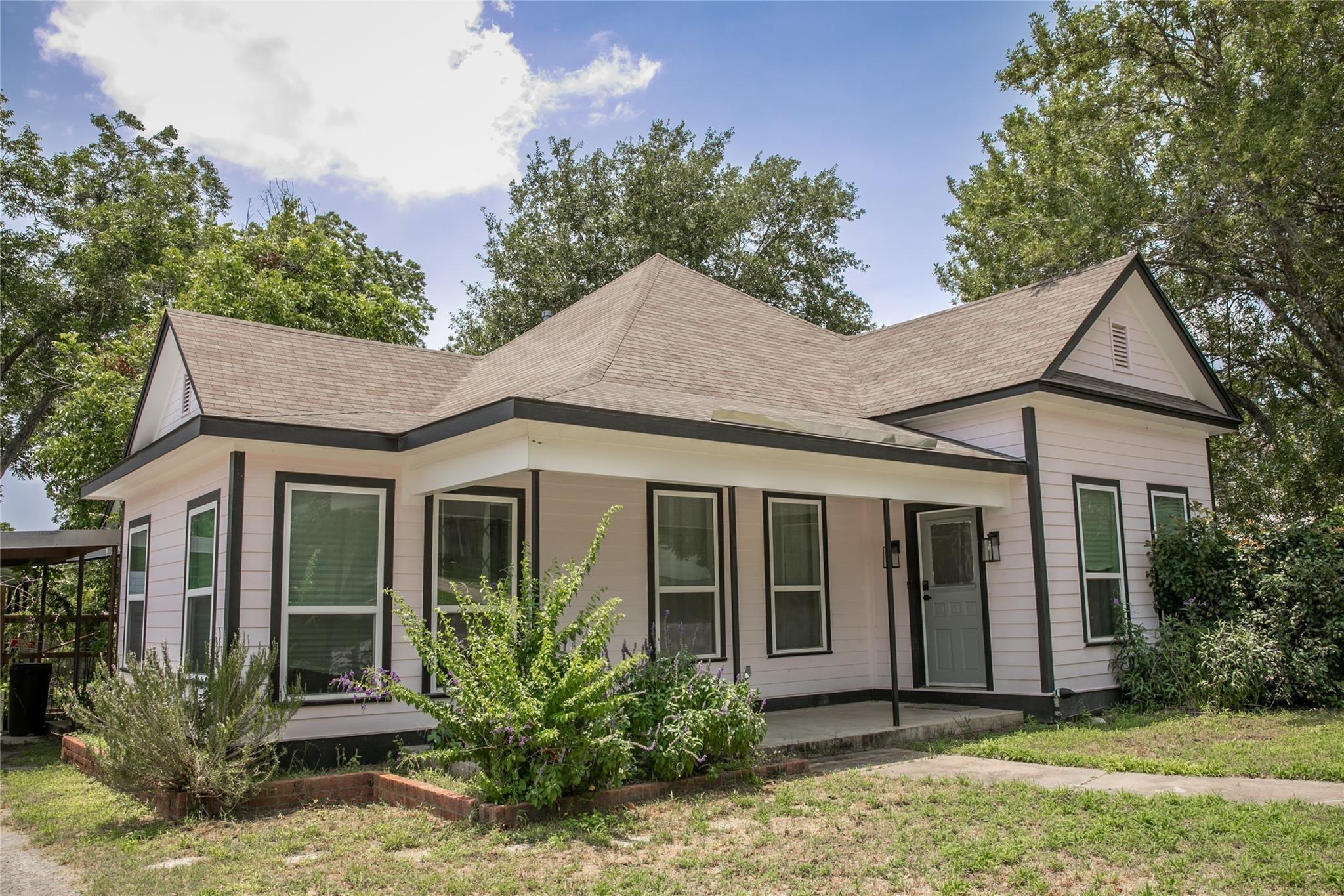 N Washington St, La Grange, TX 78945