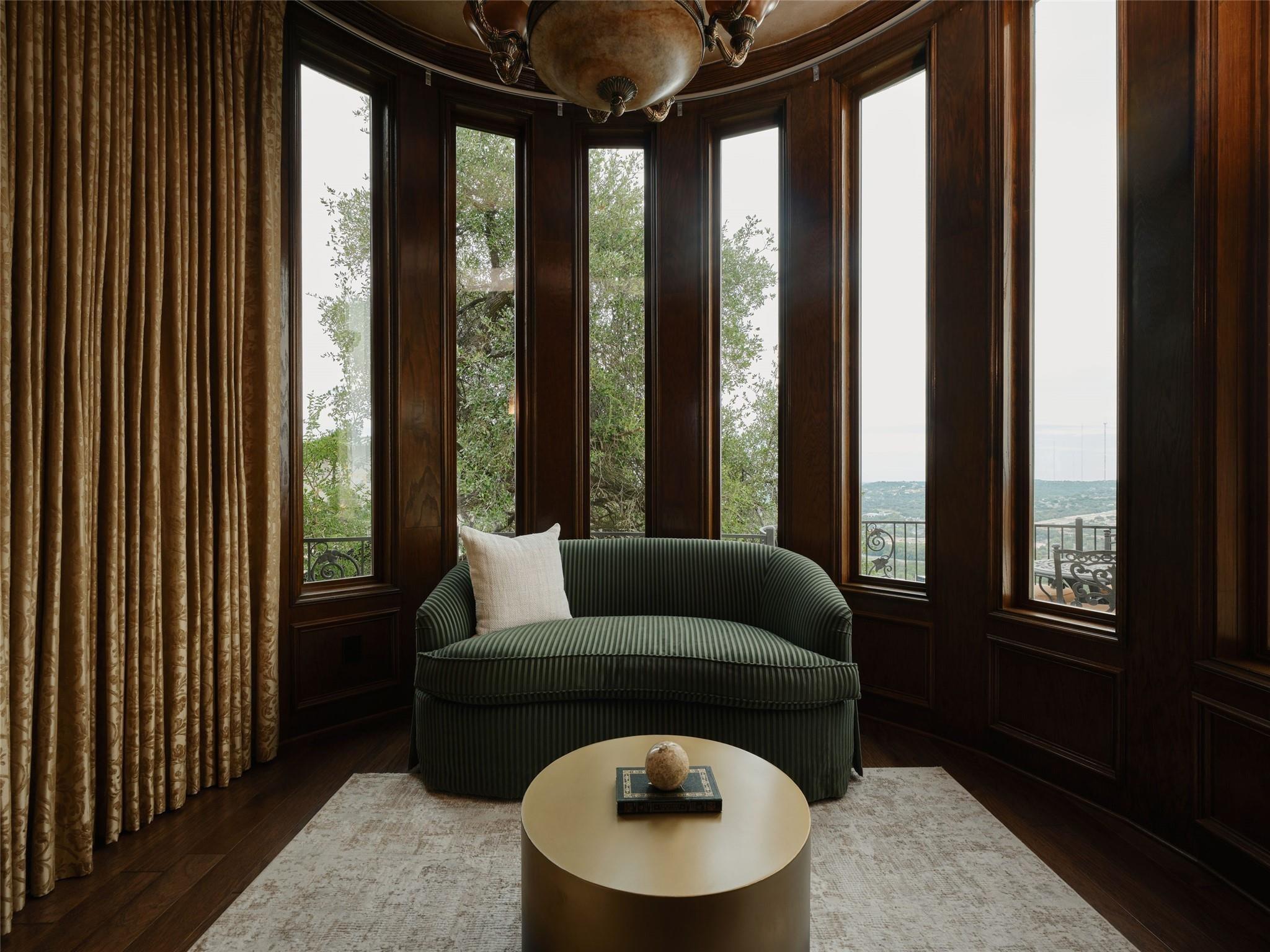 W Courtyard Dr, Austin, TX 78730