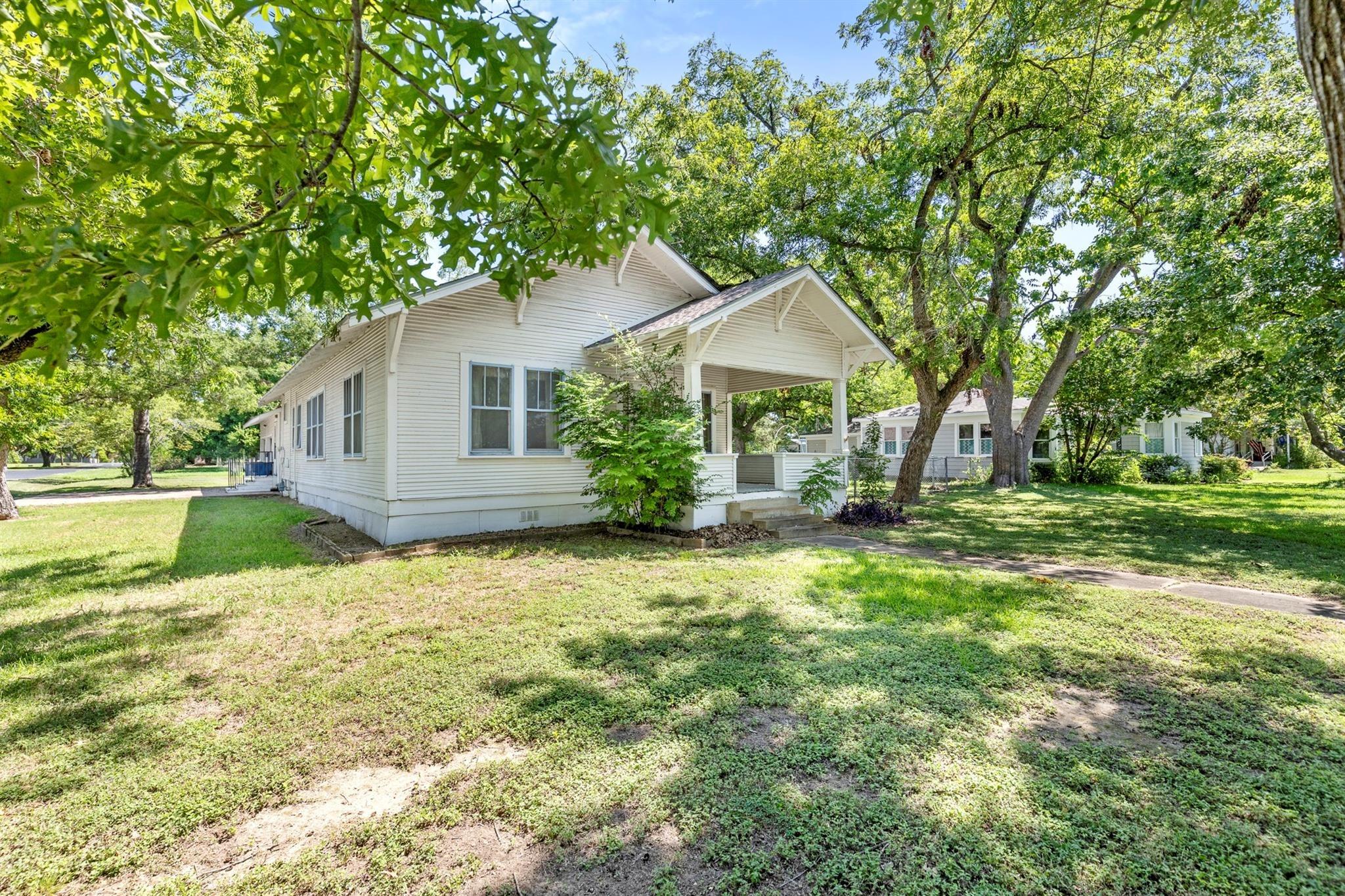 N Avenue C, Elgin, TX 78621