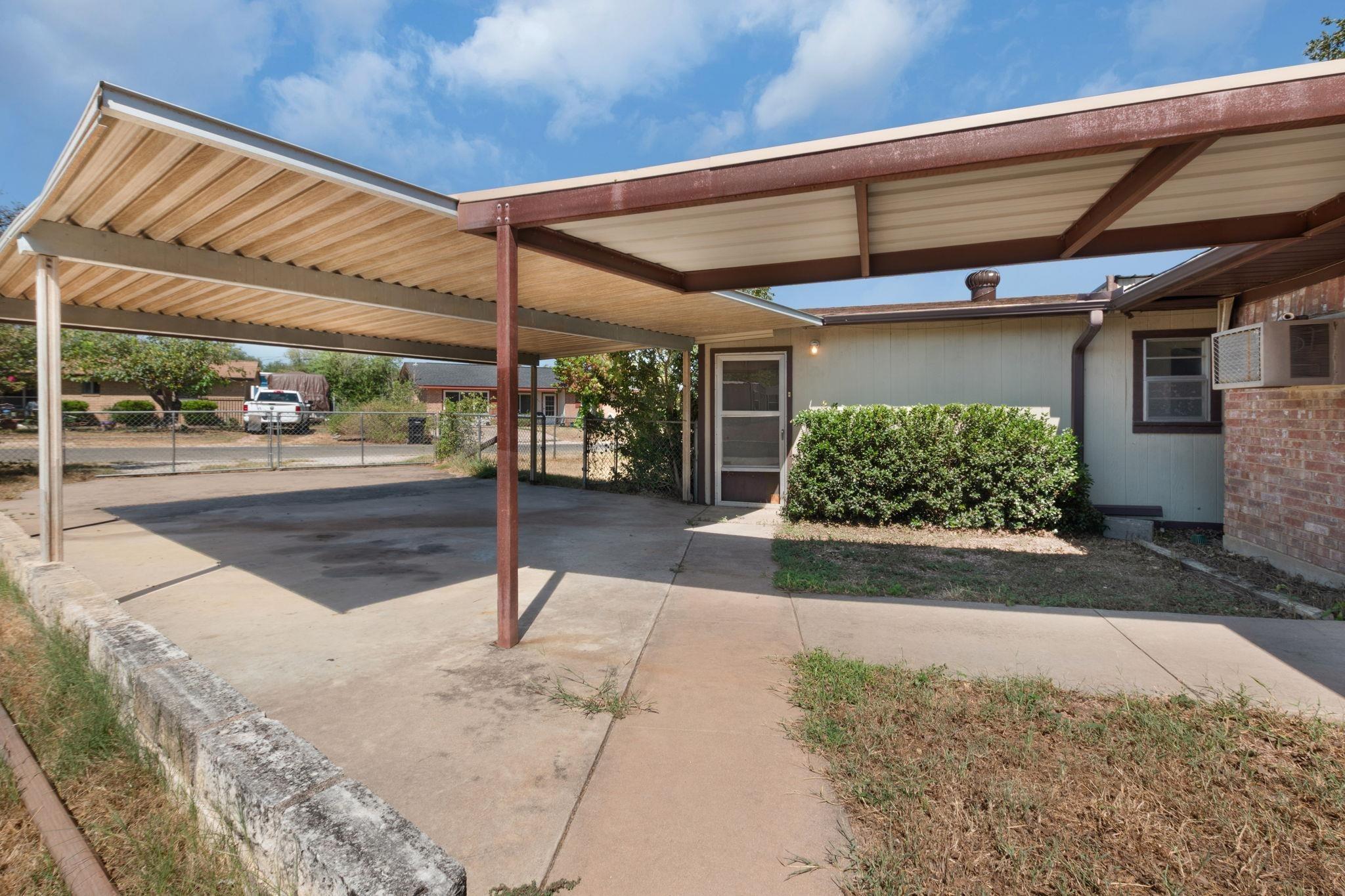 Forest Trl, Kingsland, TX 78639