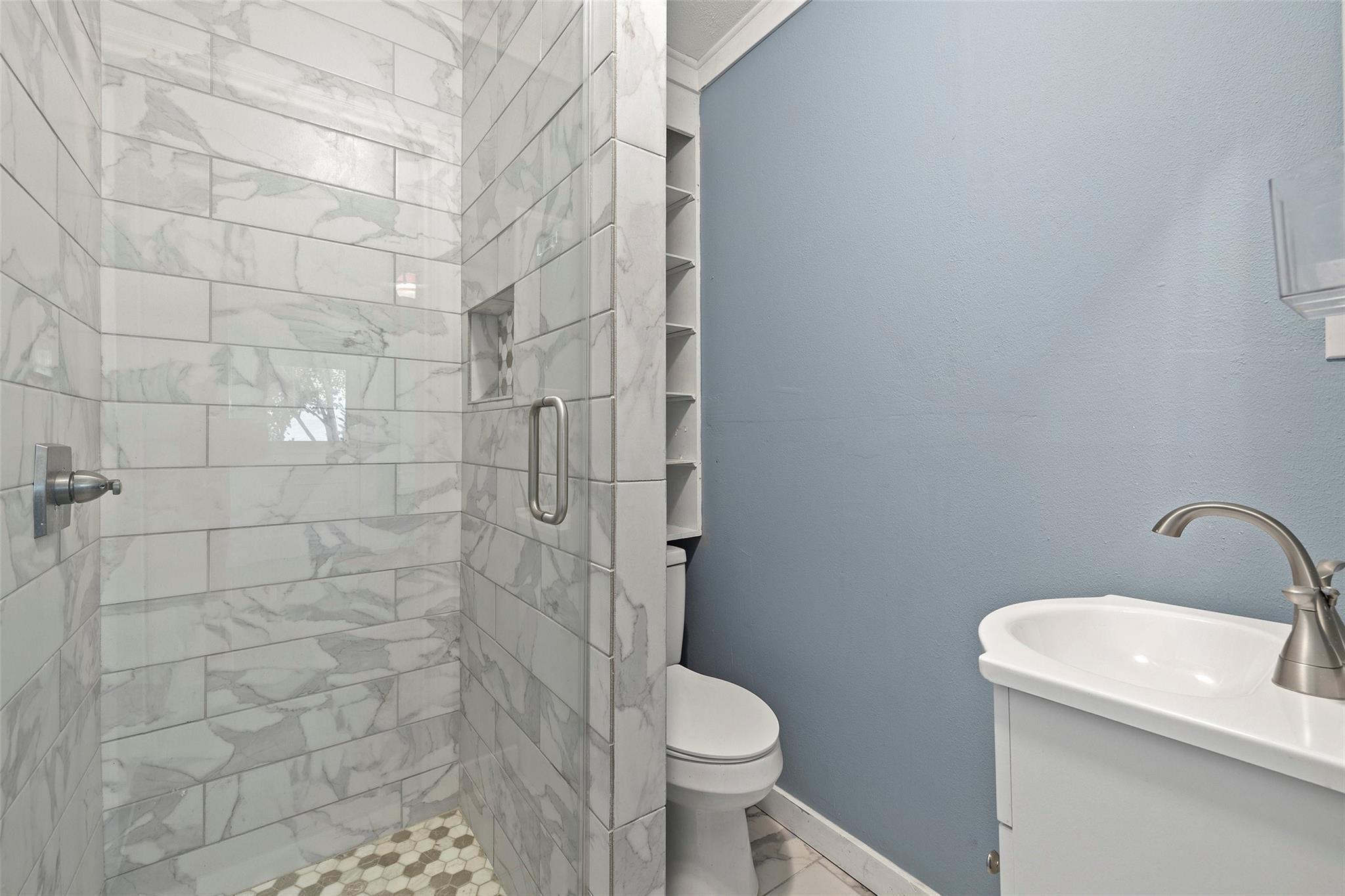 Porter St, Taylor, TX 76574