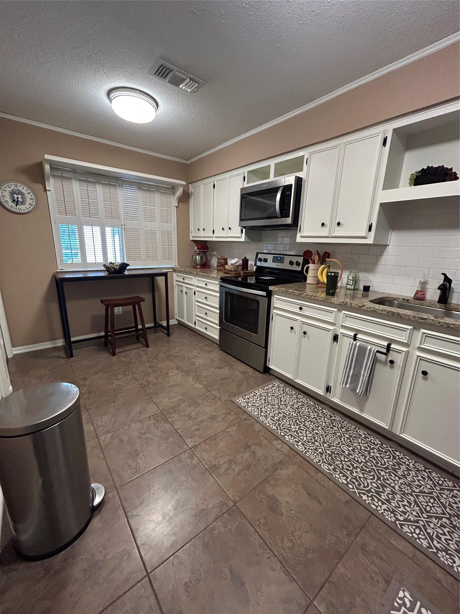 Pinehurst Dr, Austin, TX 78747