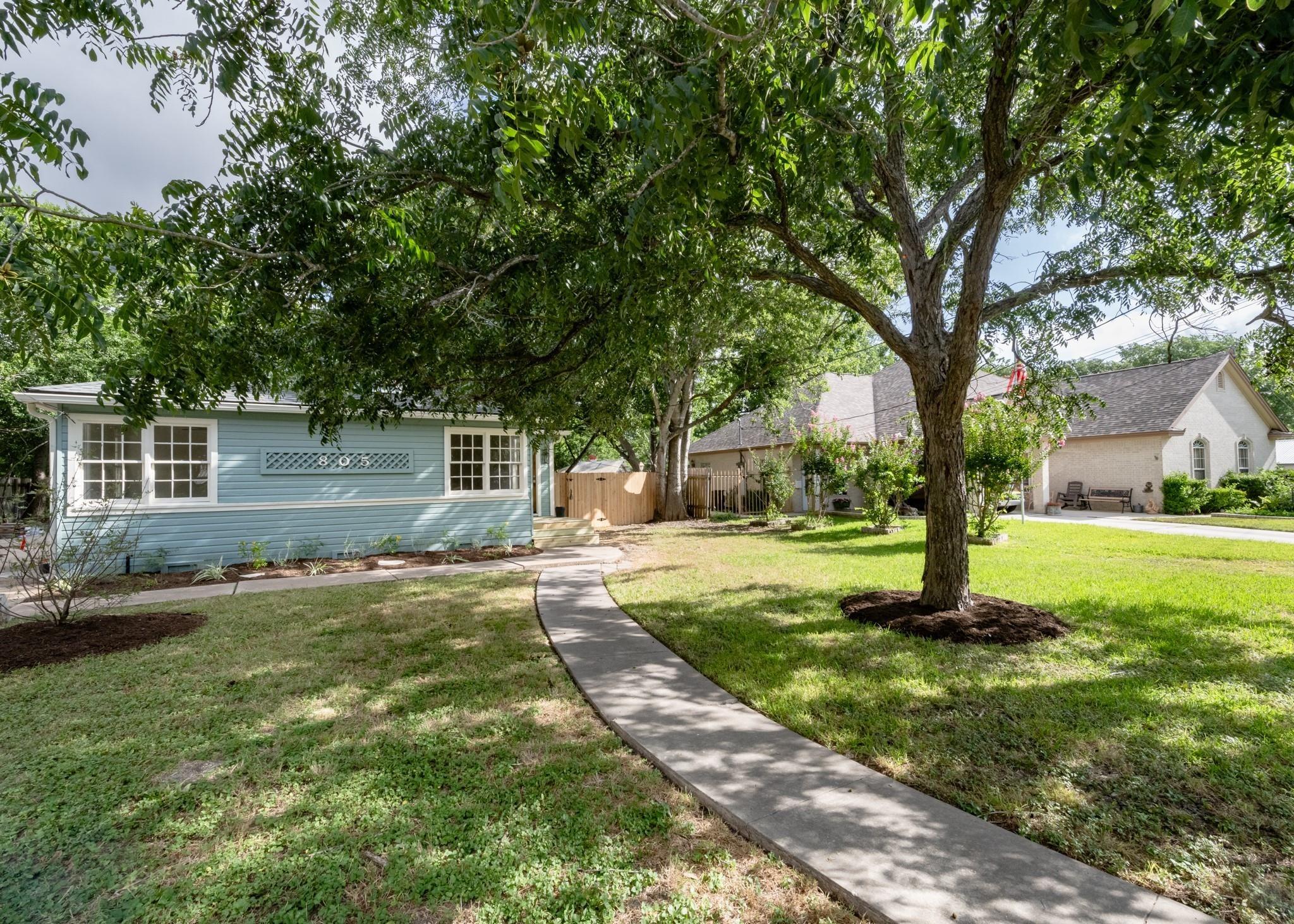 Maple St, Lockhart, TX 78644
