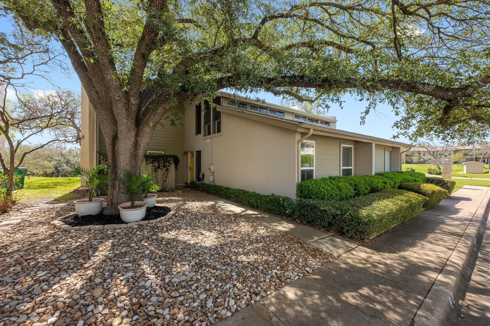 Lido Cir, Lakeway, TX 78734
