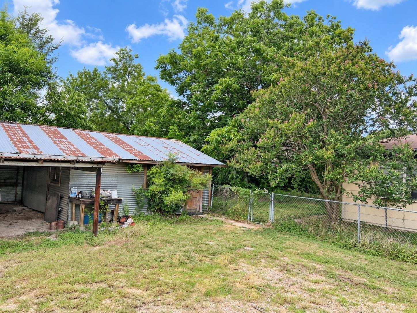 S Elm Ave, Cameron, TX 76520