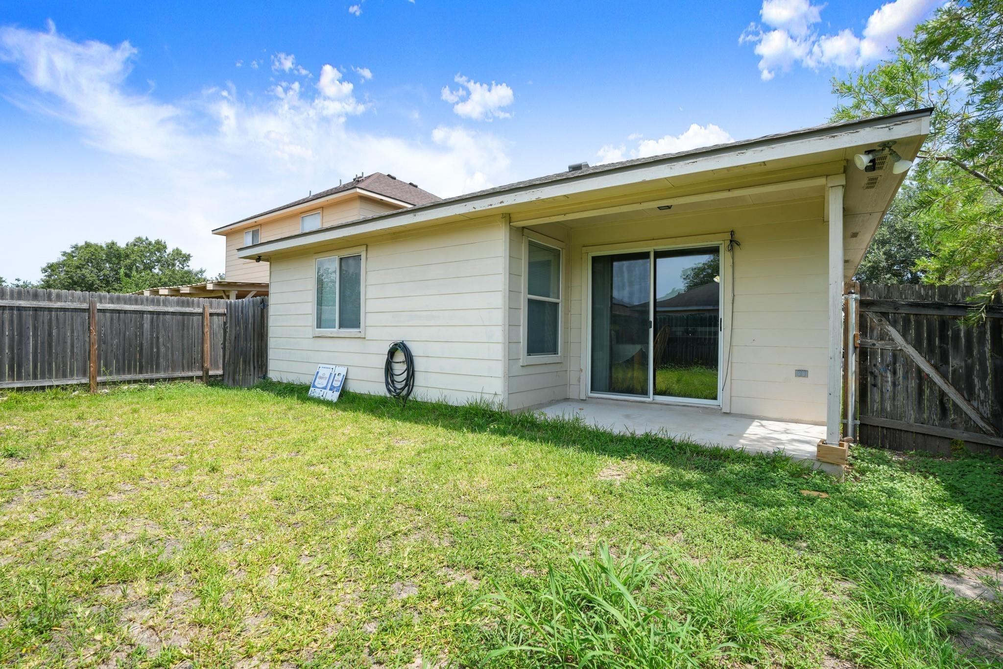 Hillhouse Ln, Manchaca, TX 78652