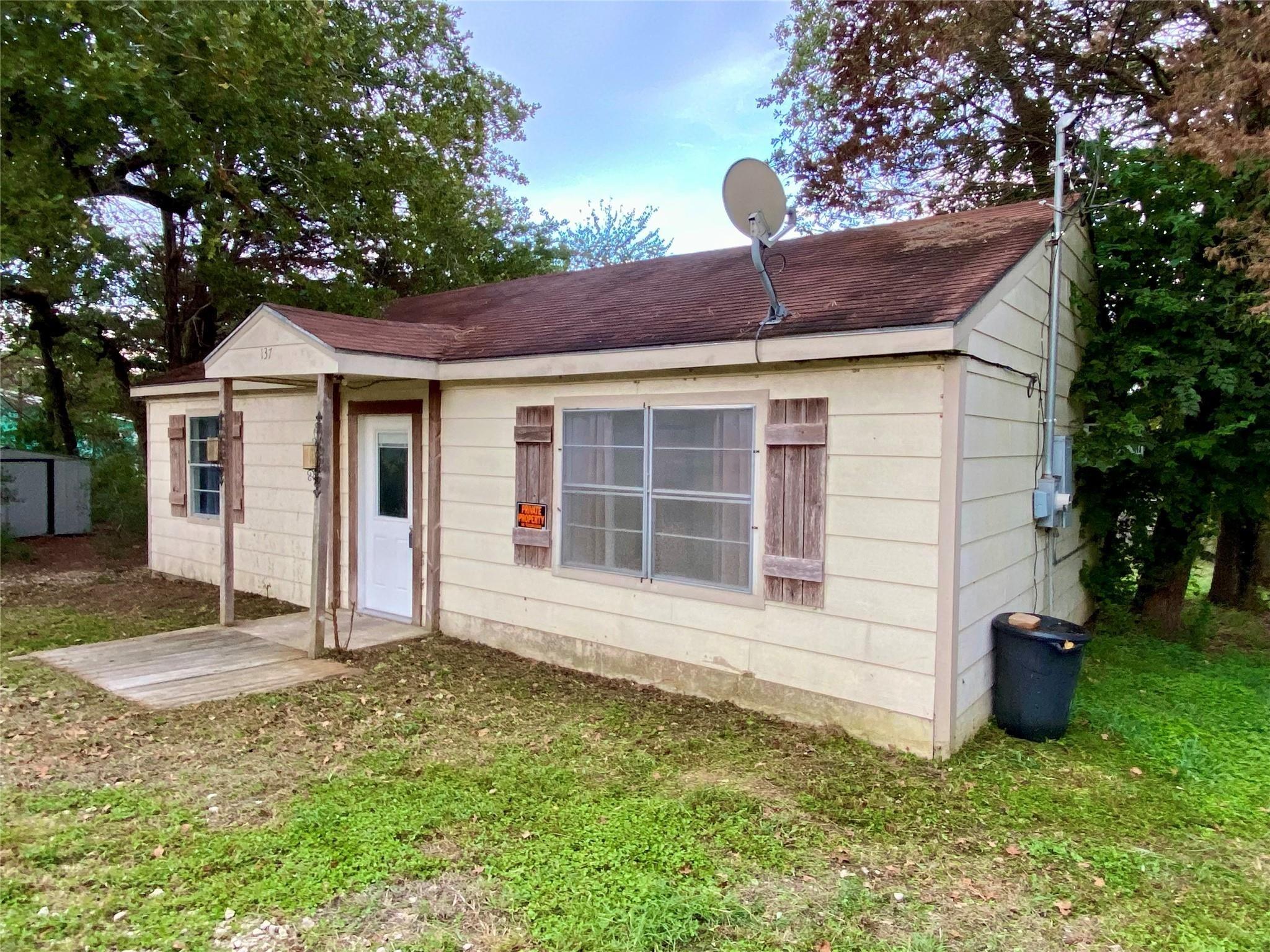 Chickasaw, Smithville, TX 78957