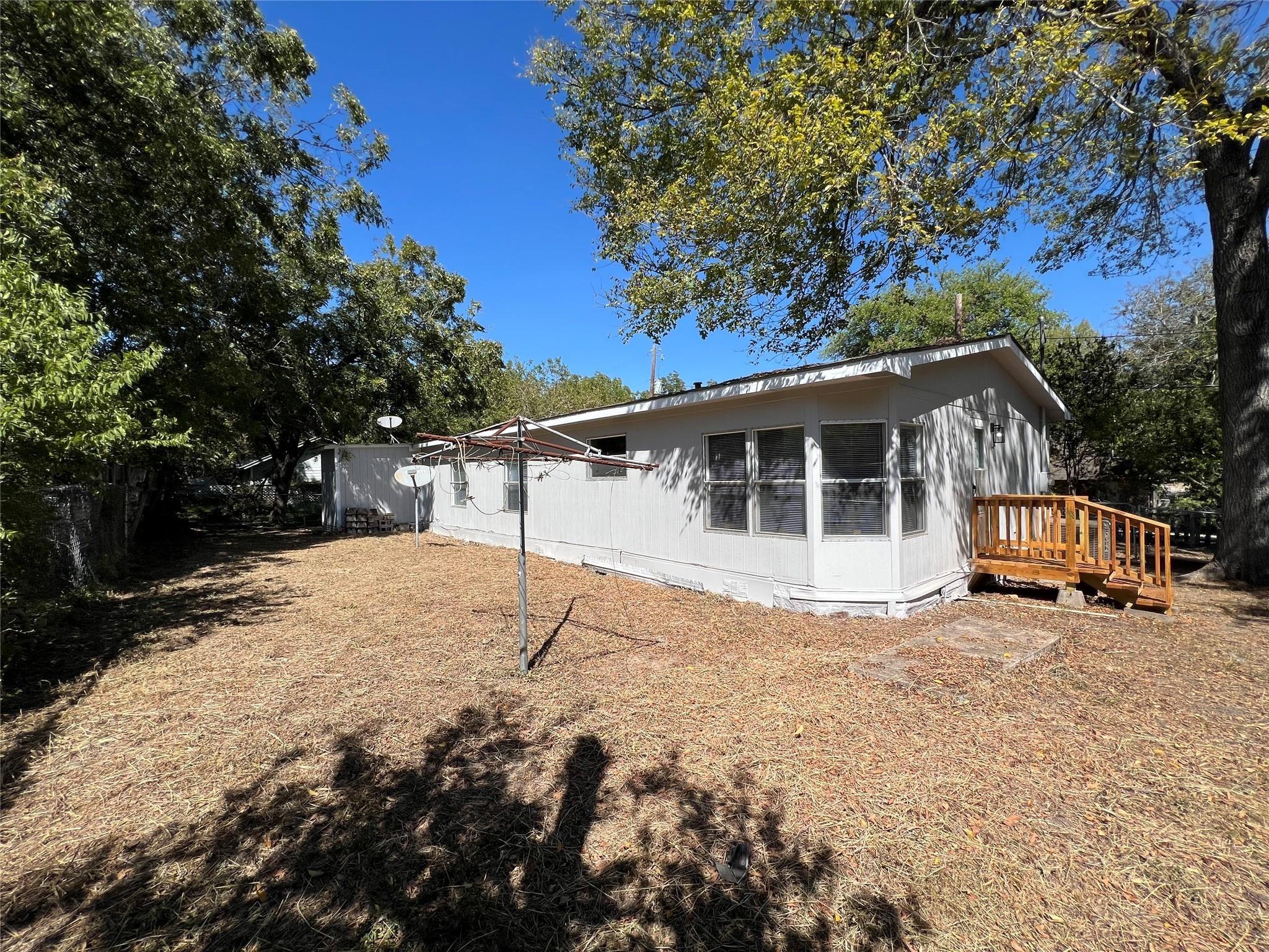 Mora St, Lockhart, TX 78644