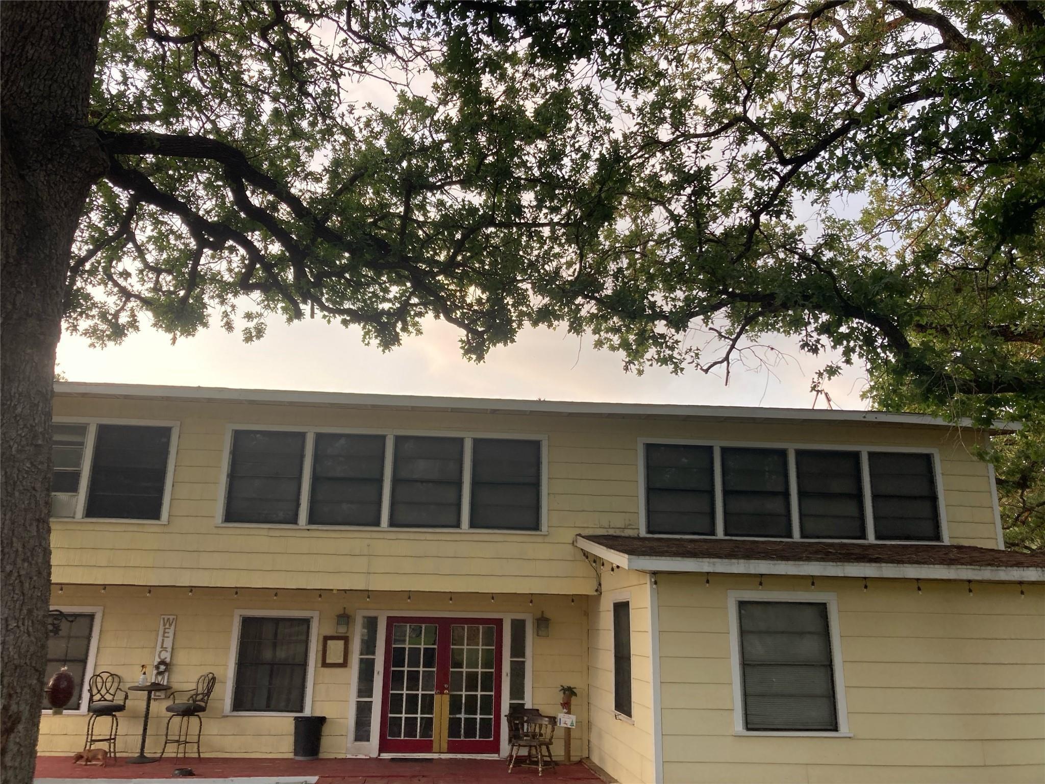 Center Creek Dr, Floresville, TX 78114
