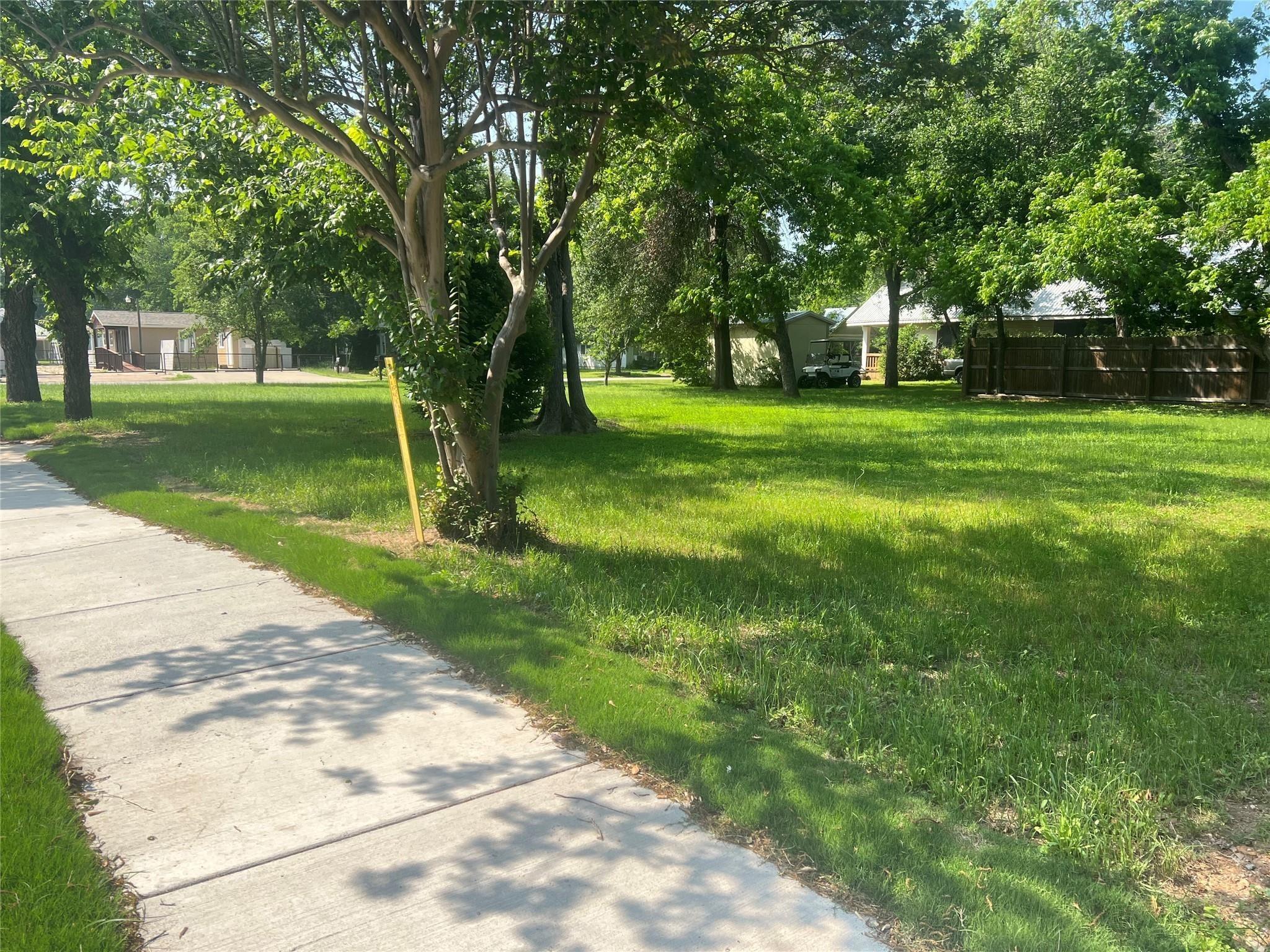 Turney St, Smithville, TX 78957