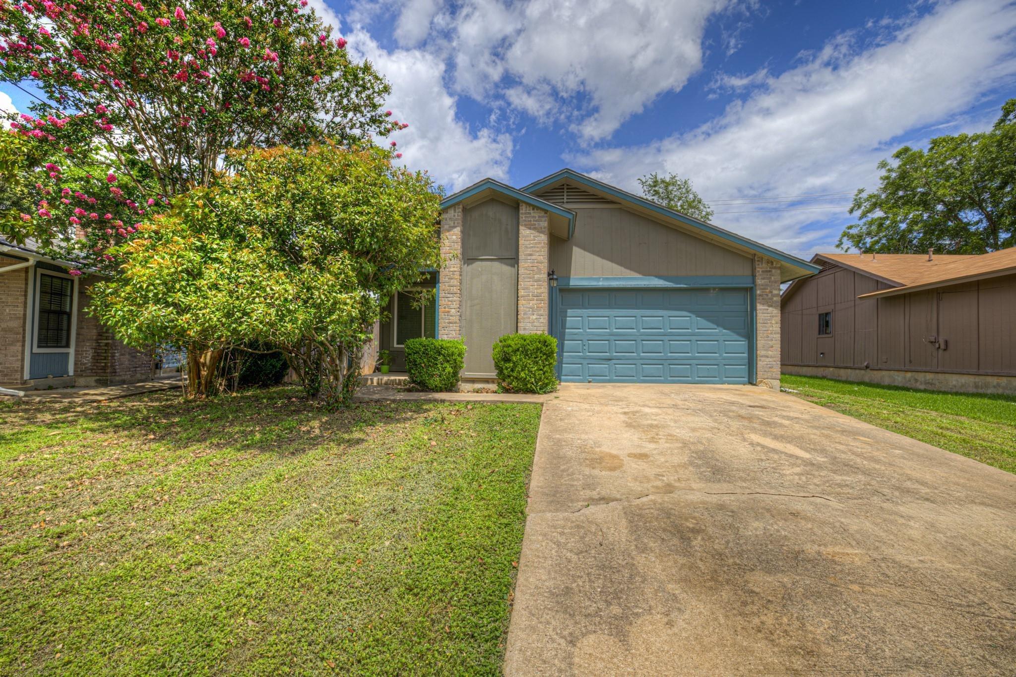 Castle Gate Cir, San Marcos, TX 78666