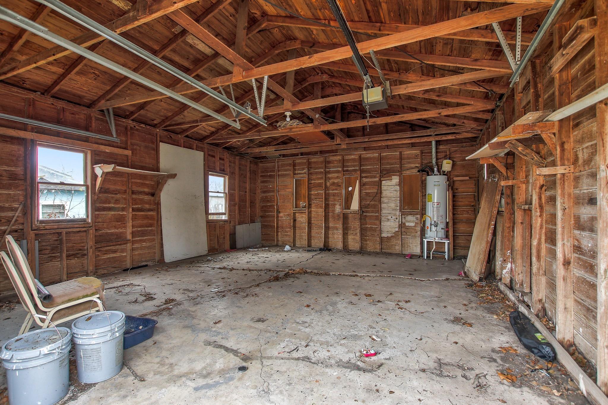 W 5th St, Taylor, TX 76574