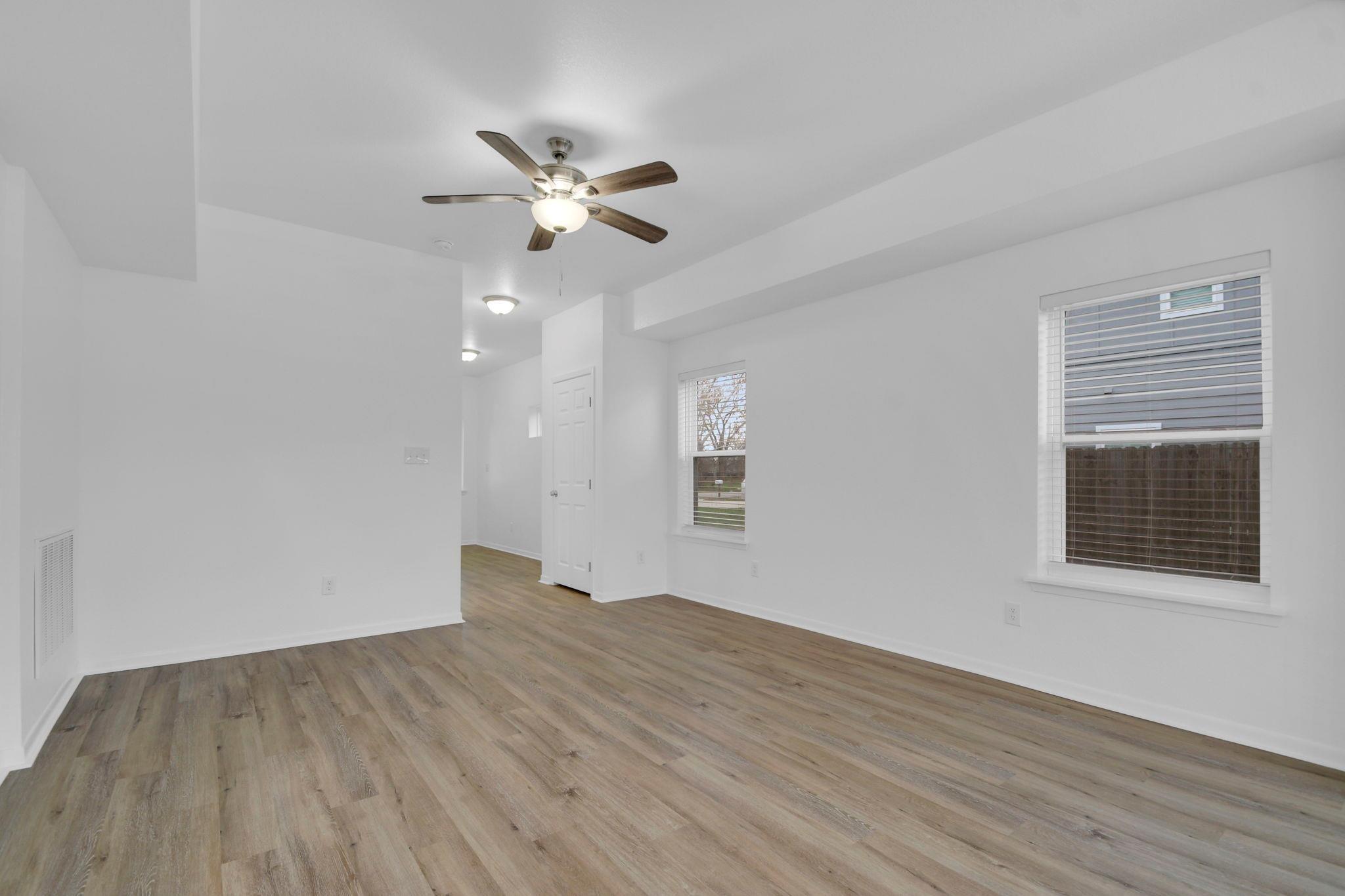 E Fannin St, Luling, TX 78648
