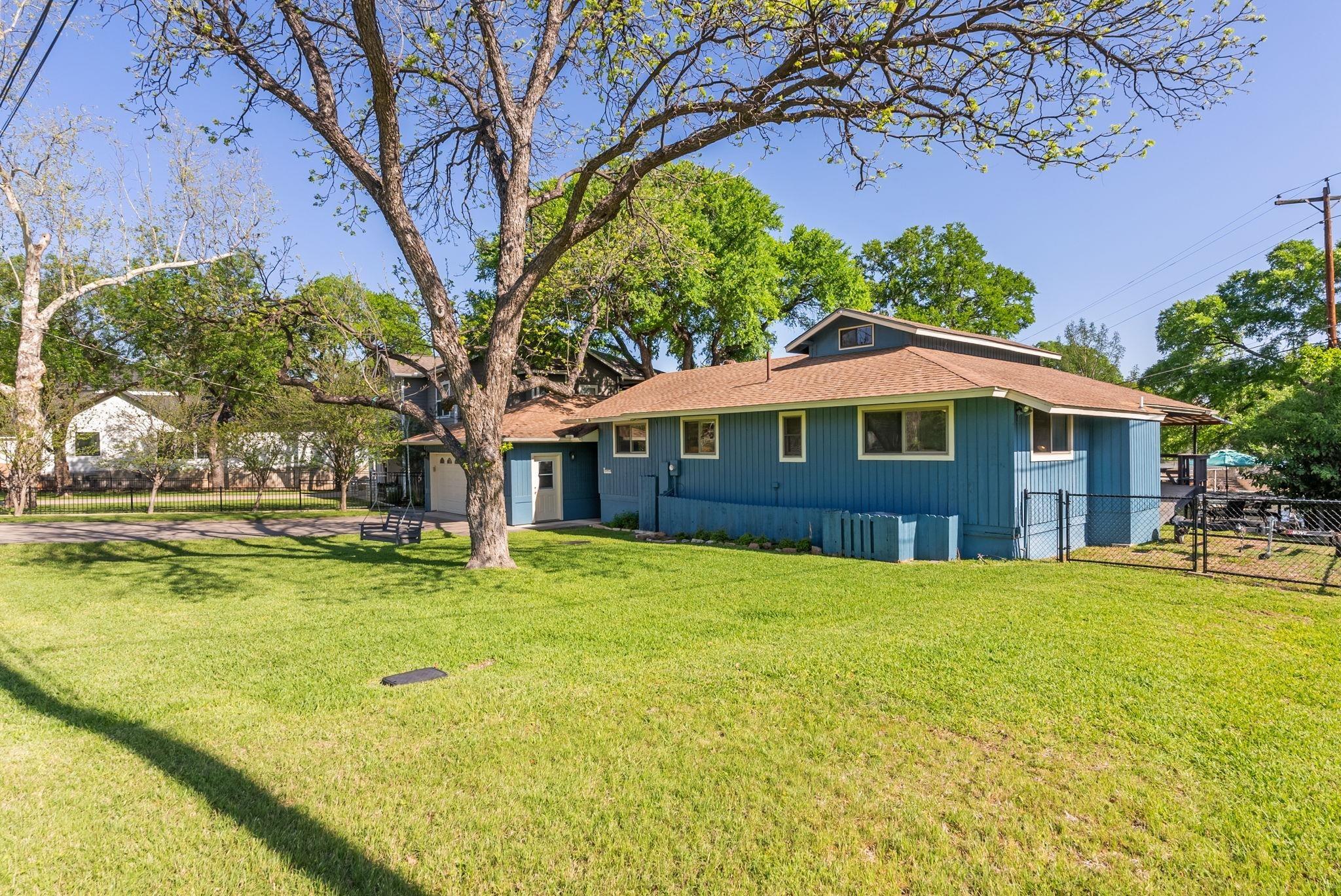 Aztec Trl, Kingsland, TX 78639
