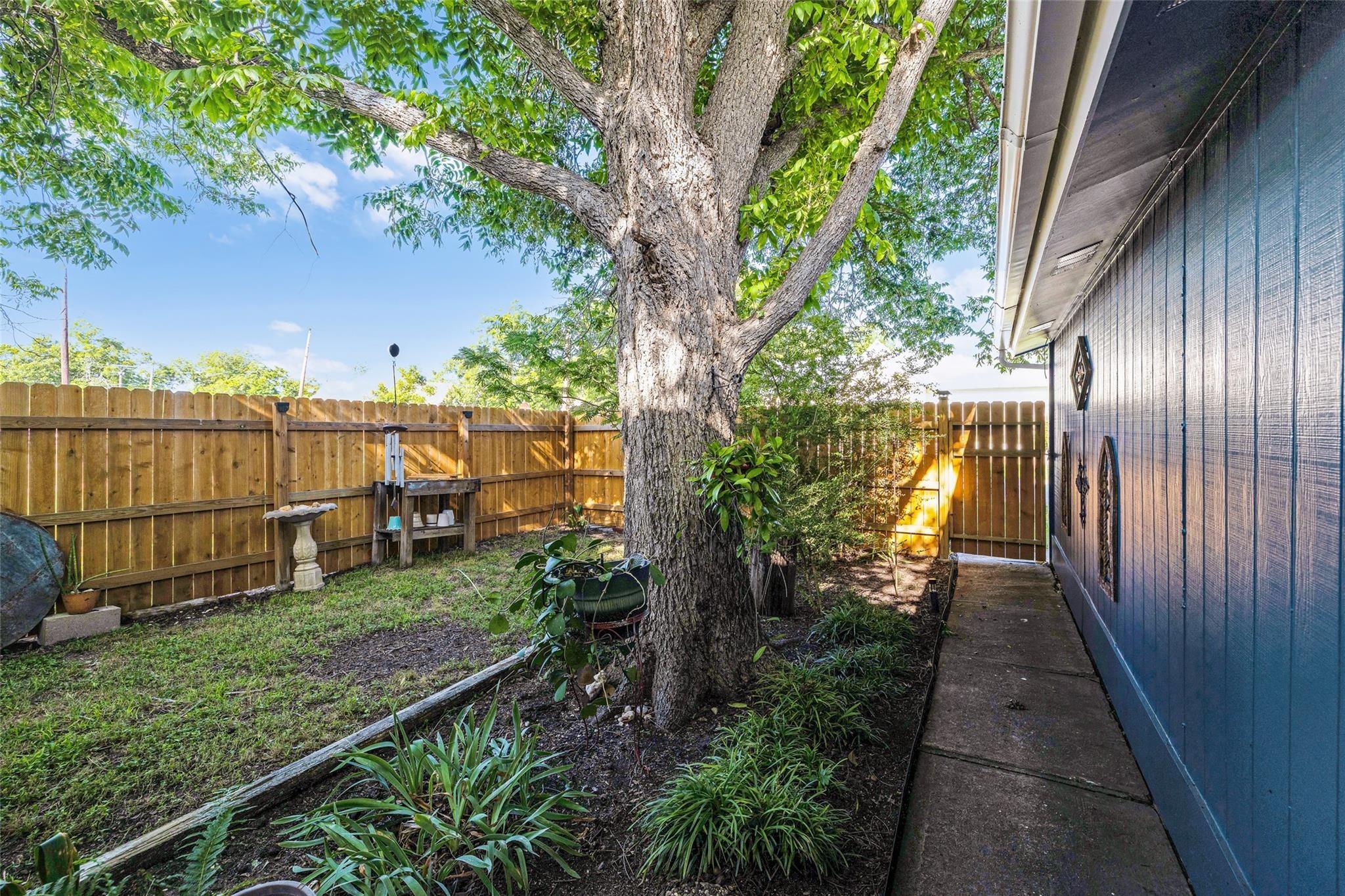 W Clark St, Bartlett, TX 76511