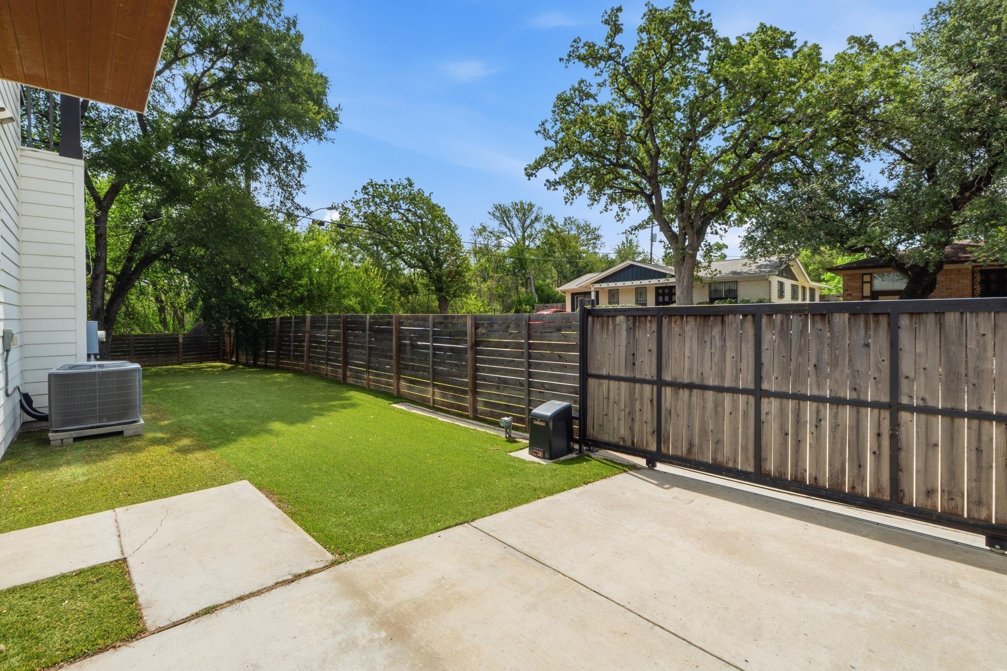 E 17th St, Austin, TX 78721