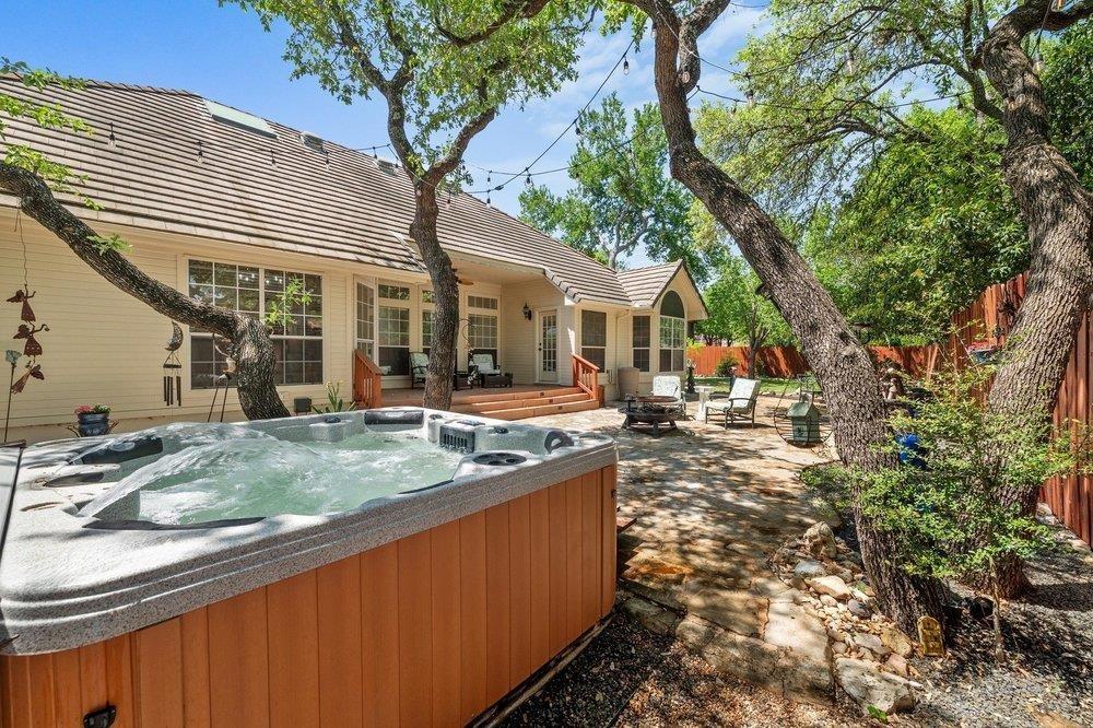 El Rio Dr, Lakeway, TX 78734