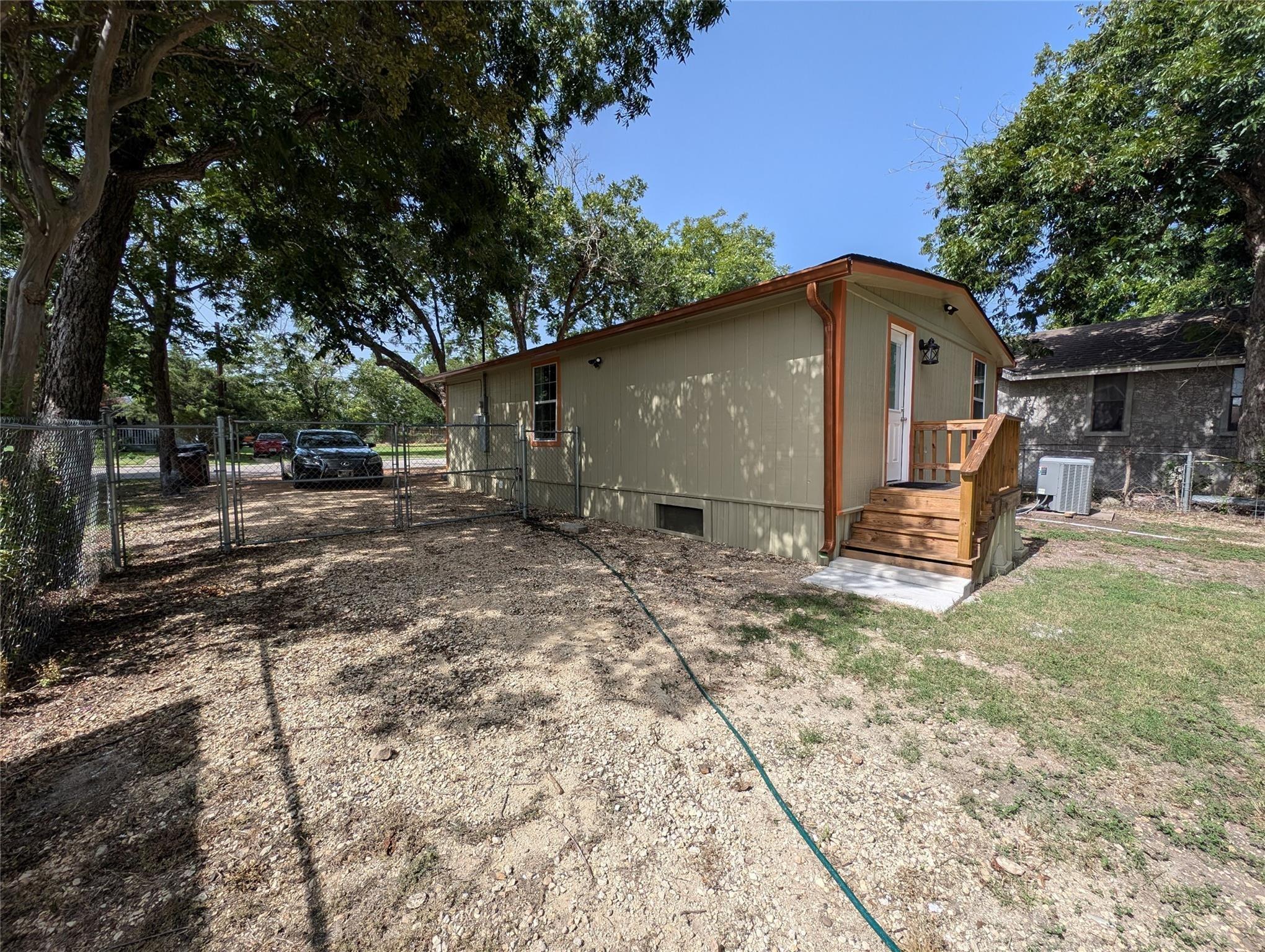Laredo St, Lockhart, TX 78644