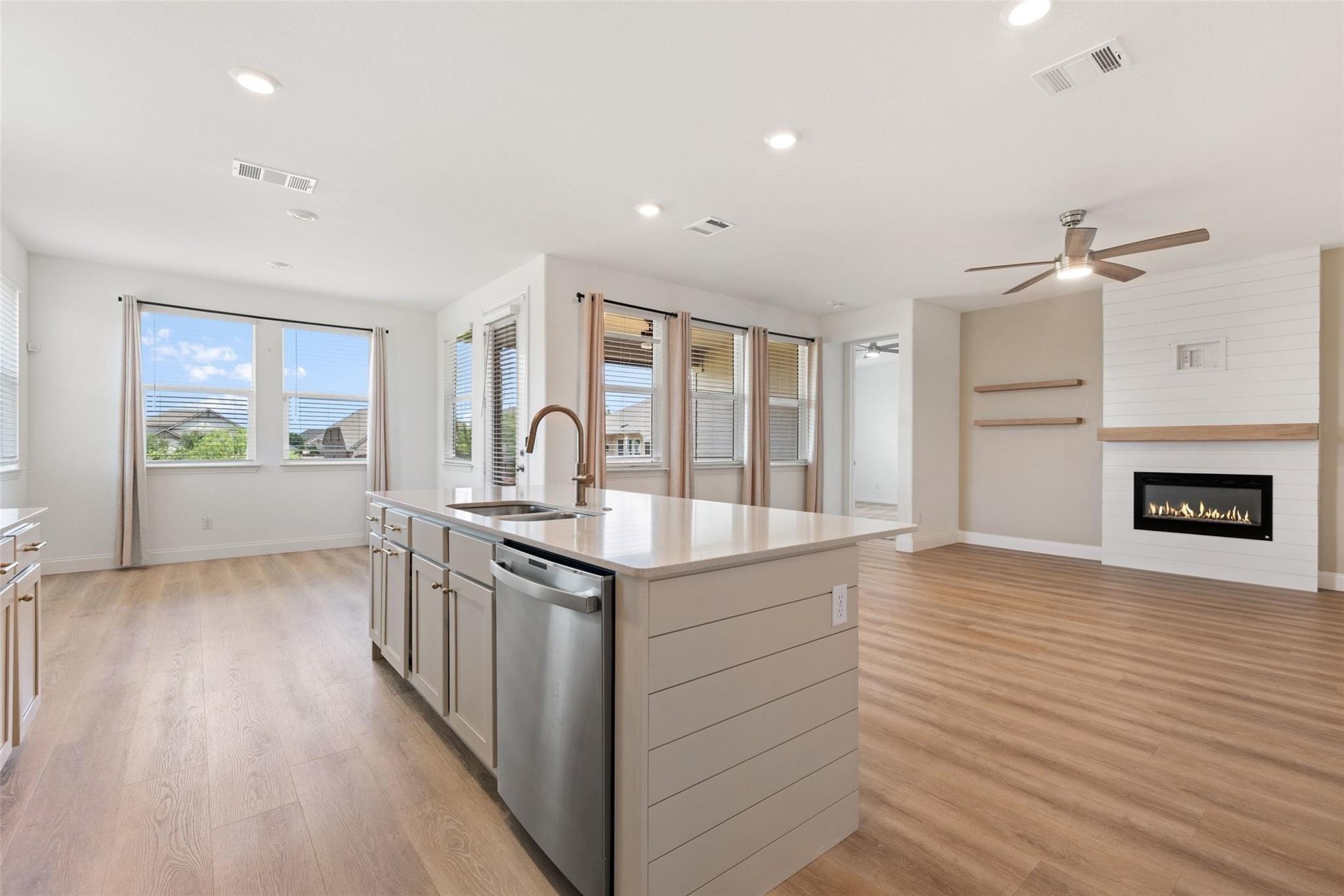 Sixpence Ln, Georgetown, TX 78628