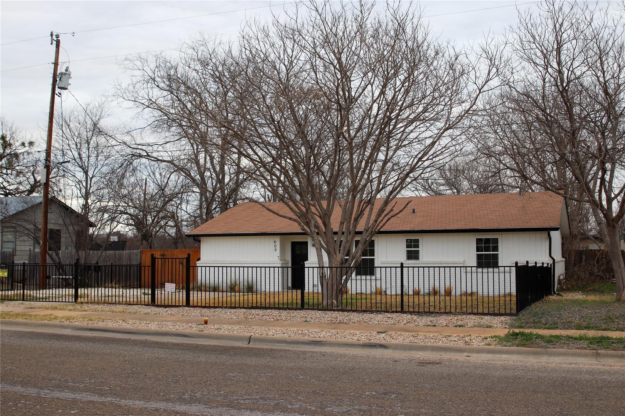 Avenue R, Marble Falls, TX 78654