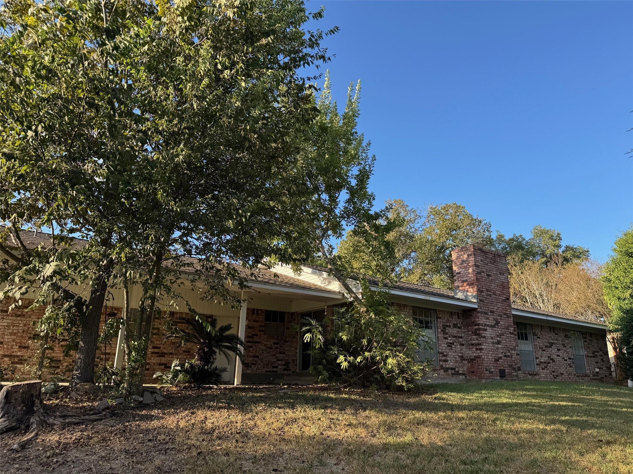Guy St, La Grange, TX 78945