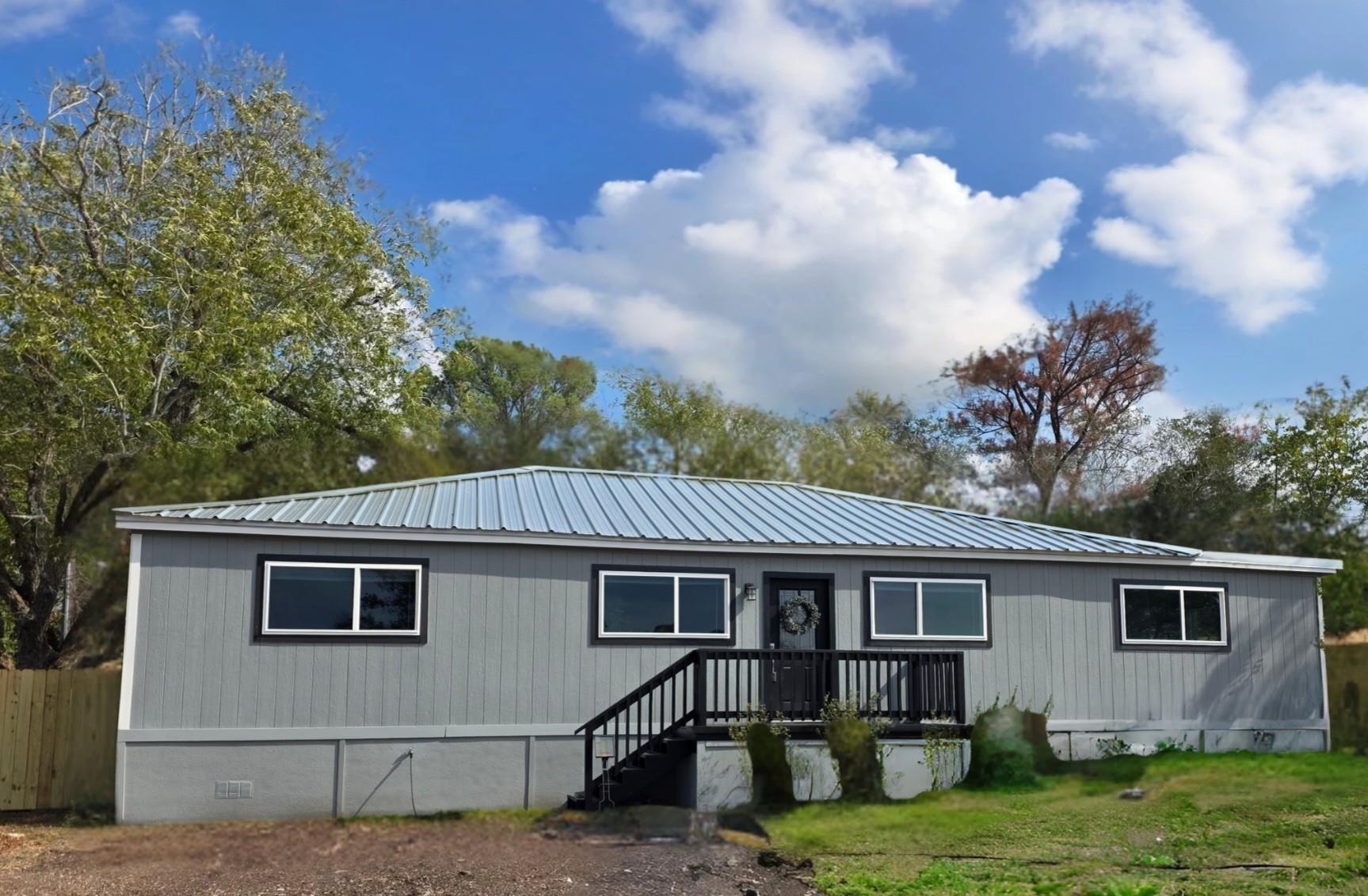 Willow Dr, Flatonia, TX 78941