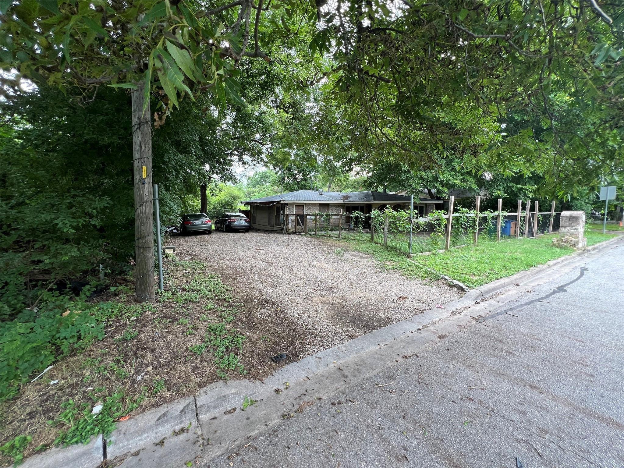Florence Dr, Austin, TX 78753