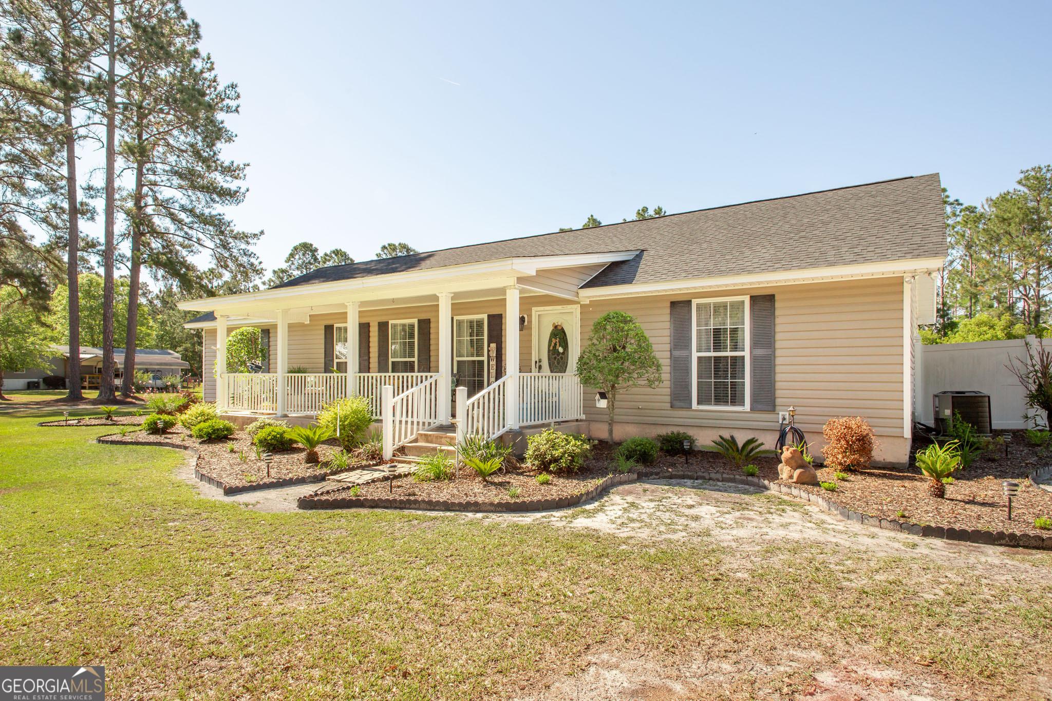Knotty Pine Ln, Waycross, GA 31503