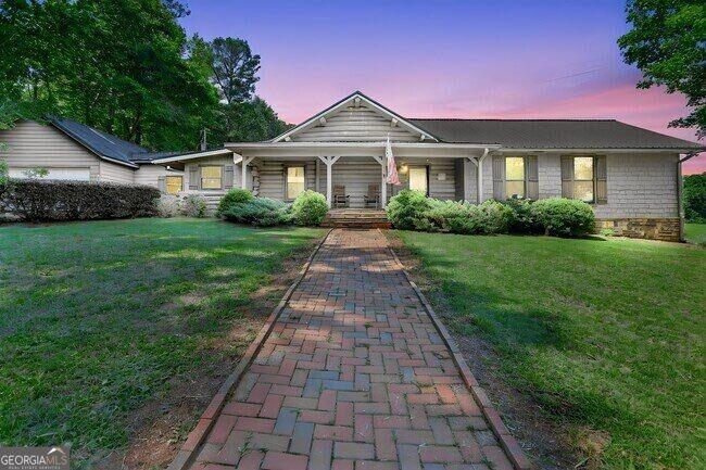 Jandale Dr, Lagrange, GA 30241