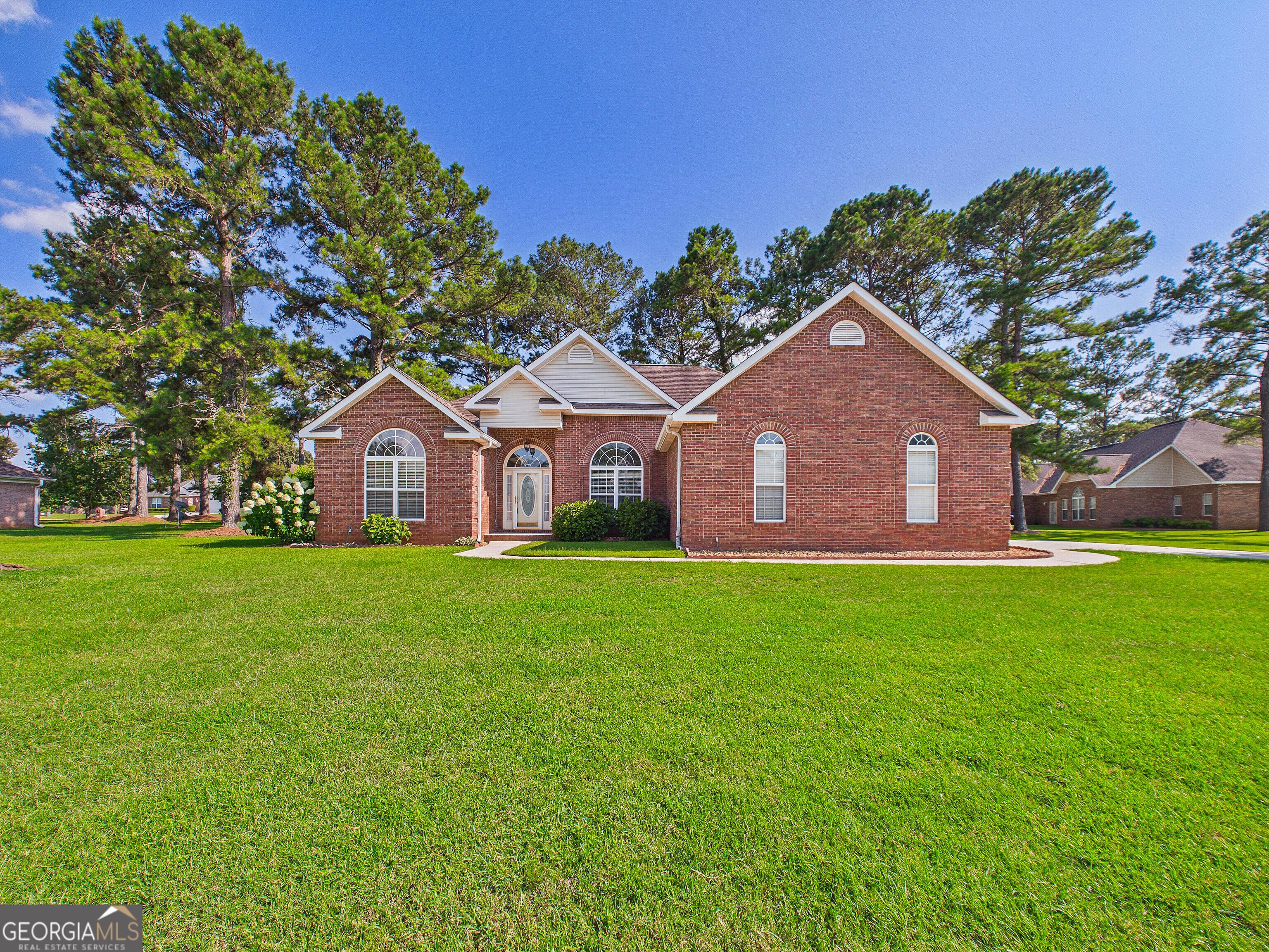 Victoria Cir, Warner Robins, GA 31088