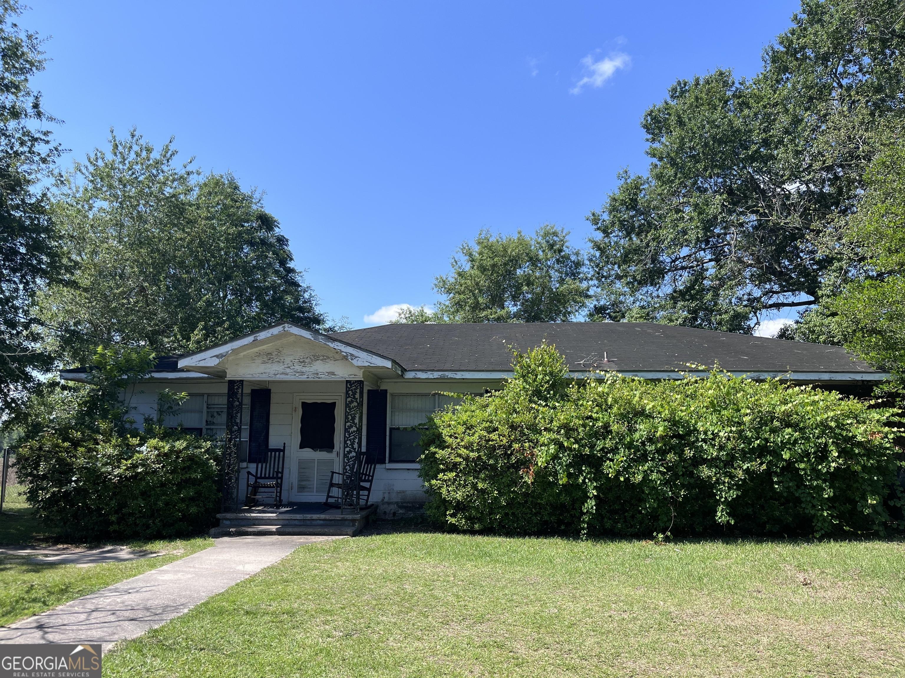 E Banks St, Glennville, GA 30427