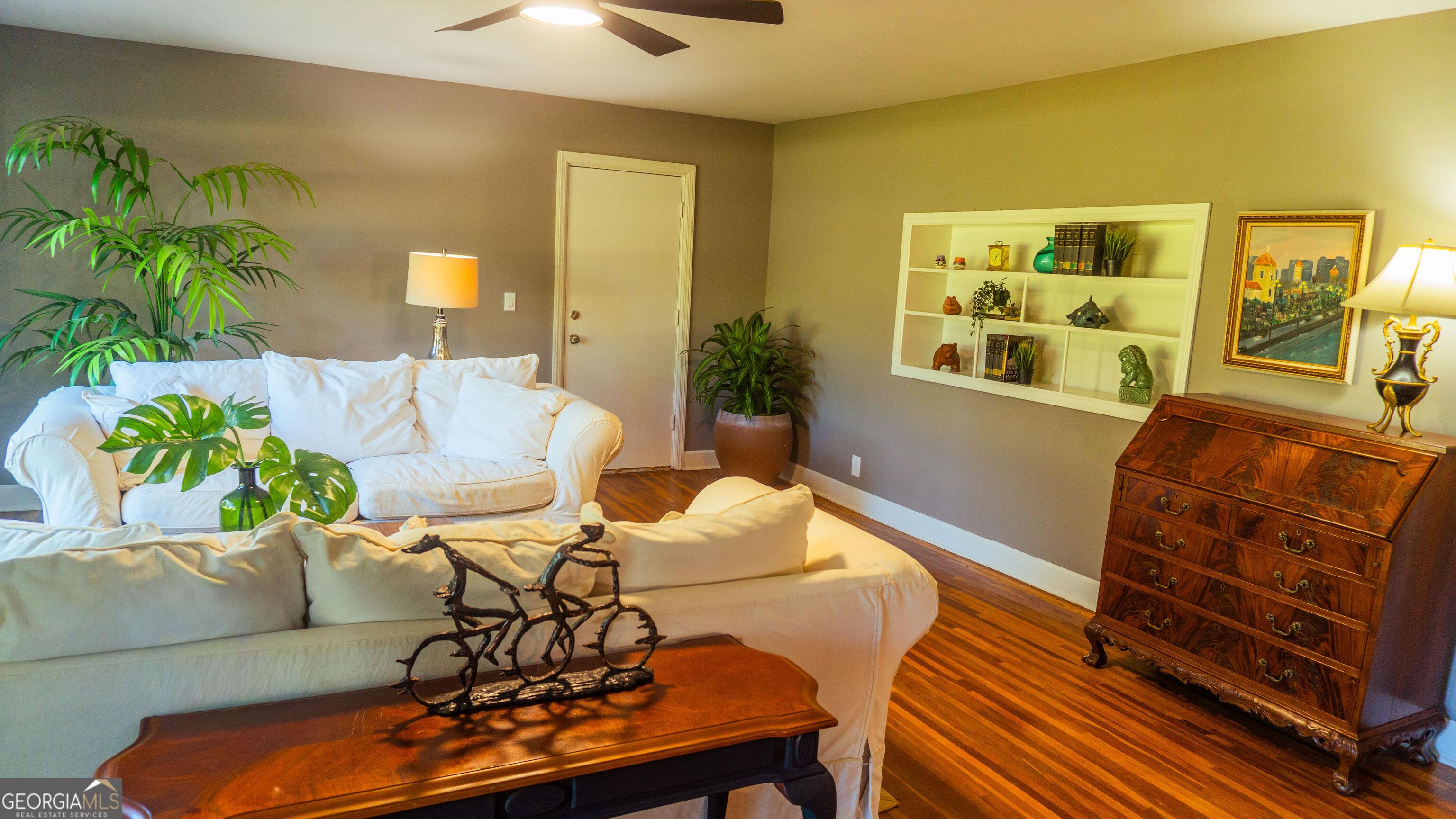 E Mccarty St, Sandersville, GA 31082