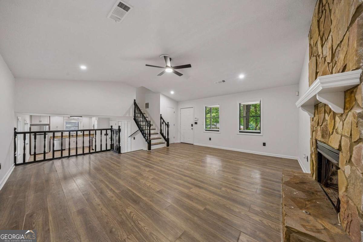 Ridge Ave, Stone Mountain, GA 30083
