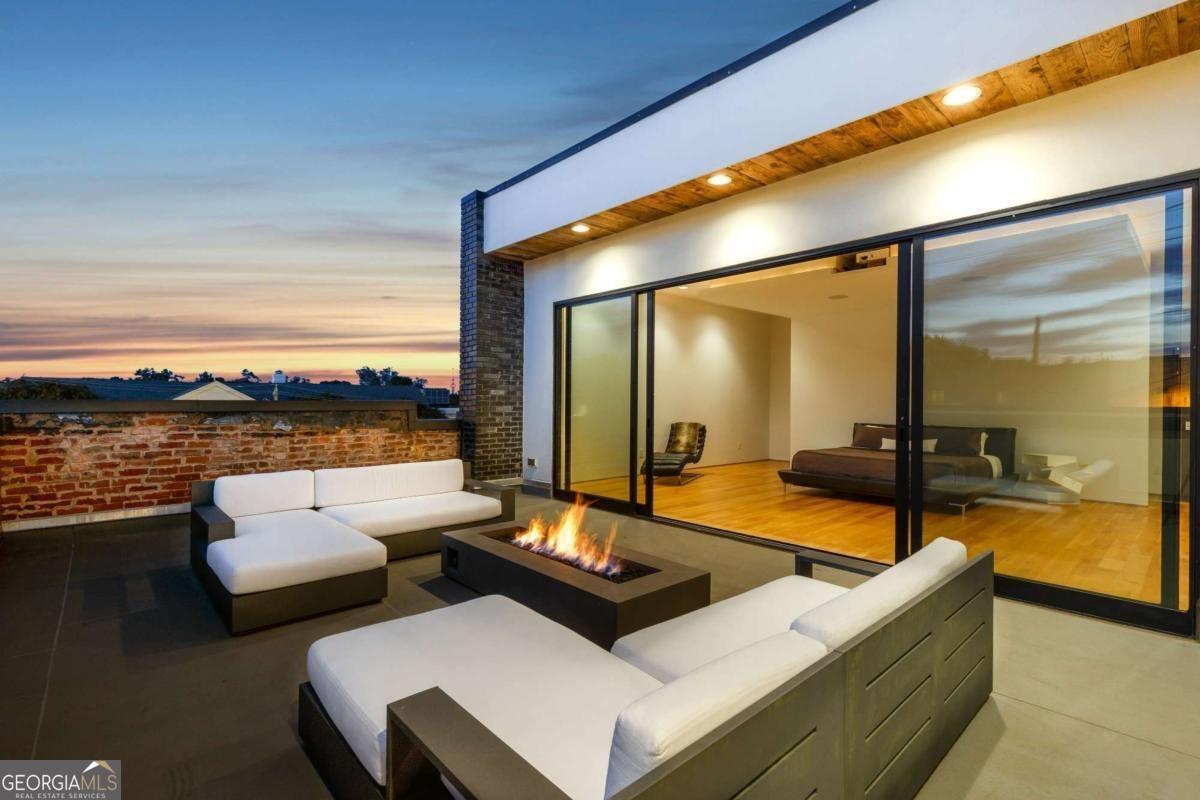 Perry St, Newnan, GA 30263