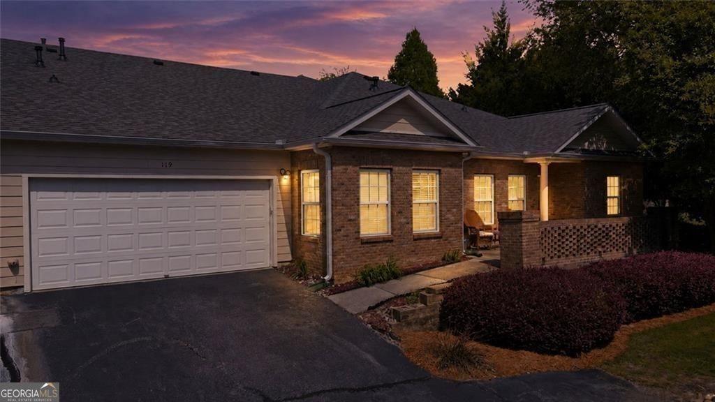 Villa Park Cir, Stone Mountain, GA 30087