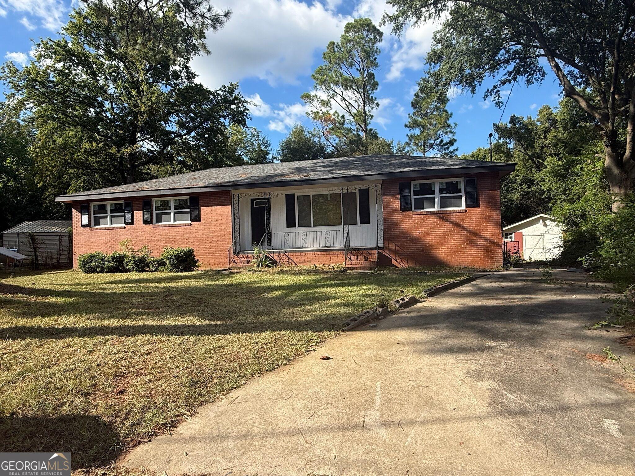 Villa Esta Cir, Macon, GA 31206