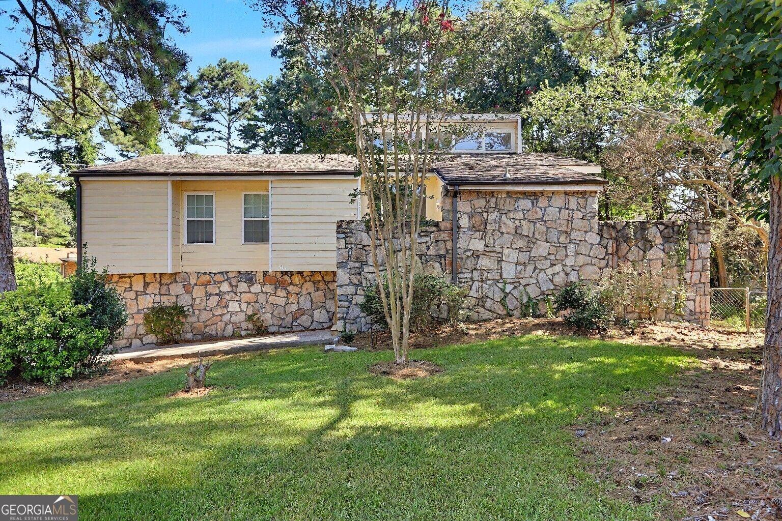 Strawberry Ct, Ellenwood, GA 30294