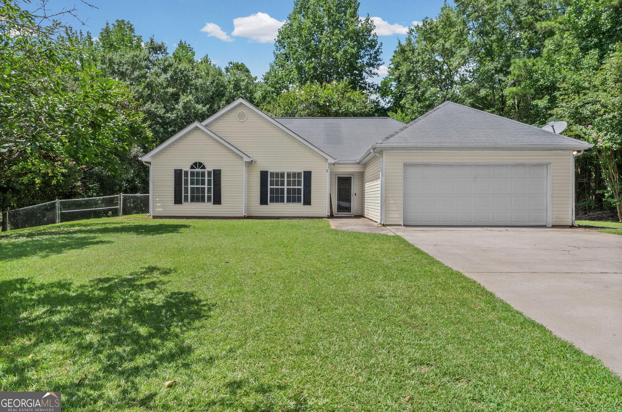 Hemlock Dr, Newnan, GA 30263