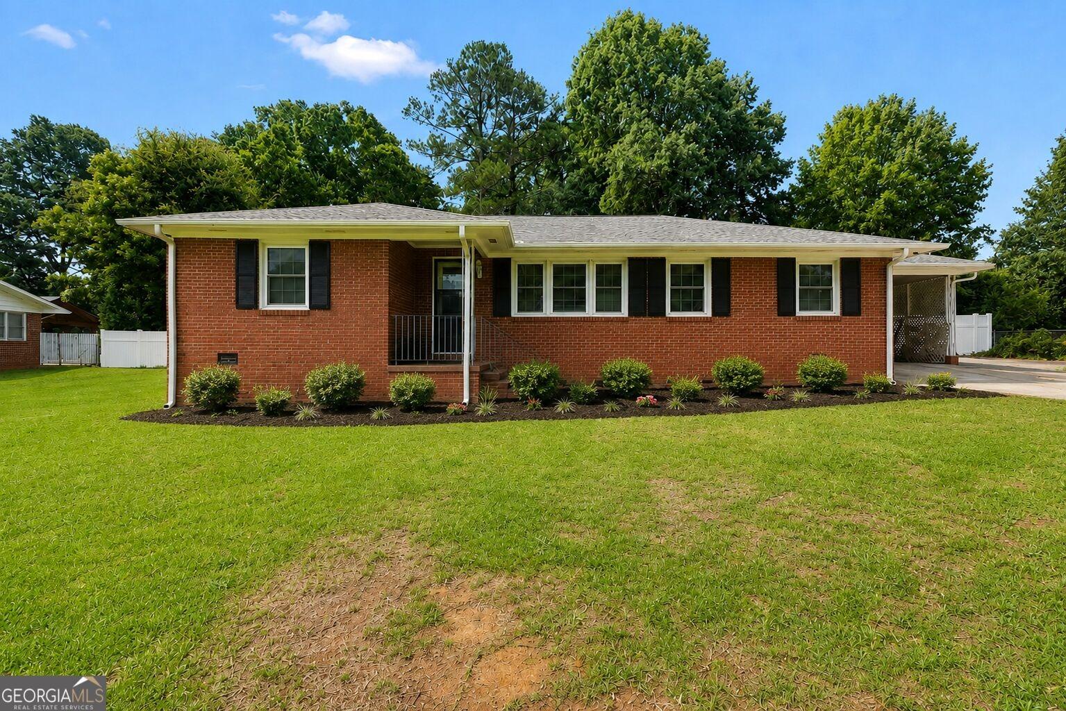 Pine St, Barnesville, GA 30204