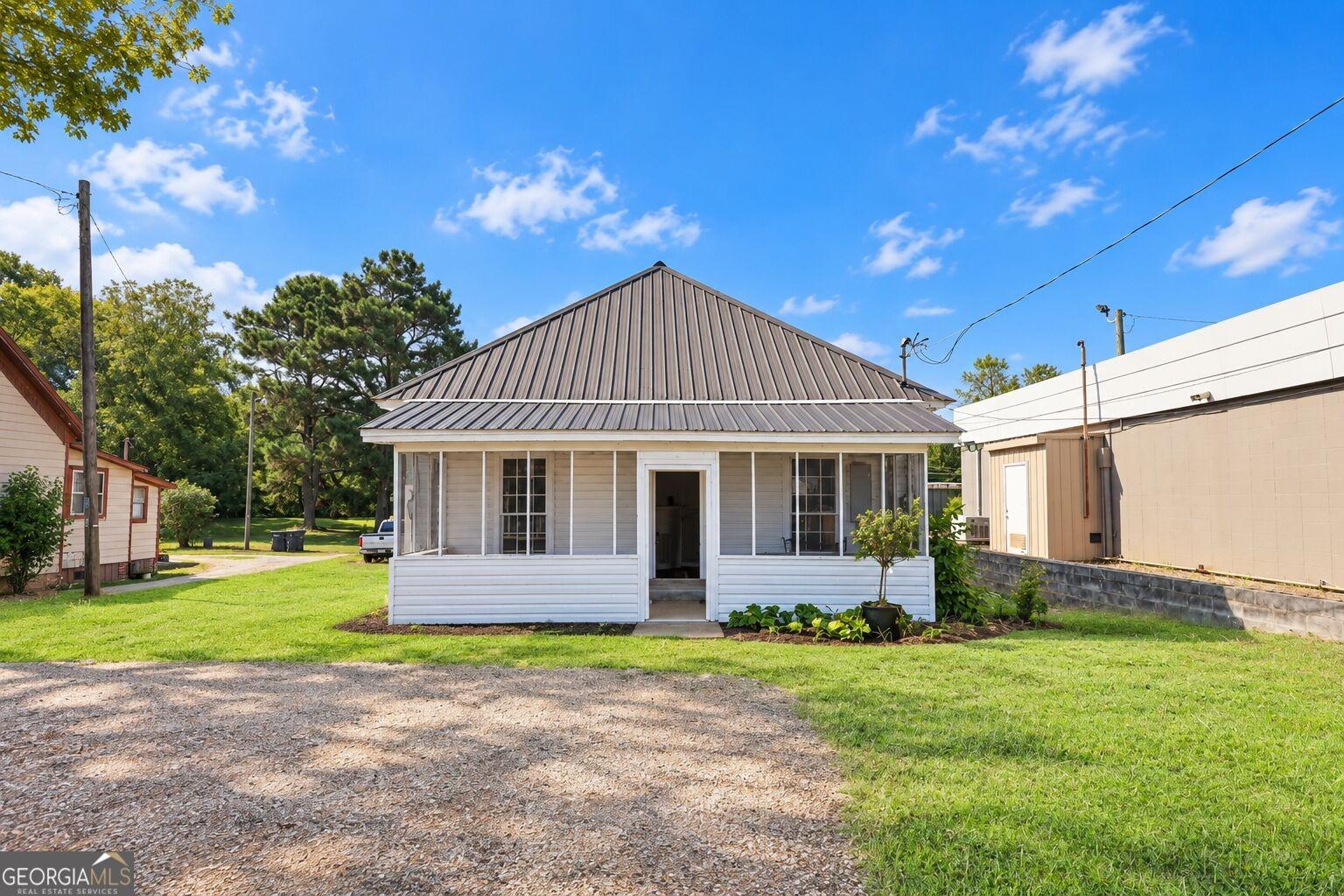 W Line St, Calhoun, GA 30701