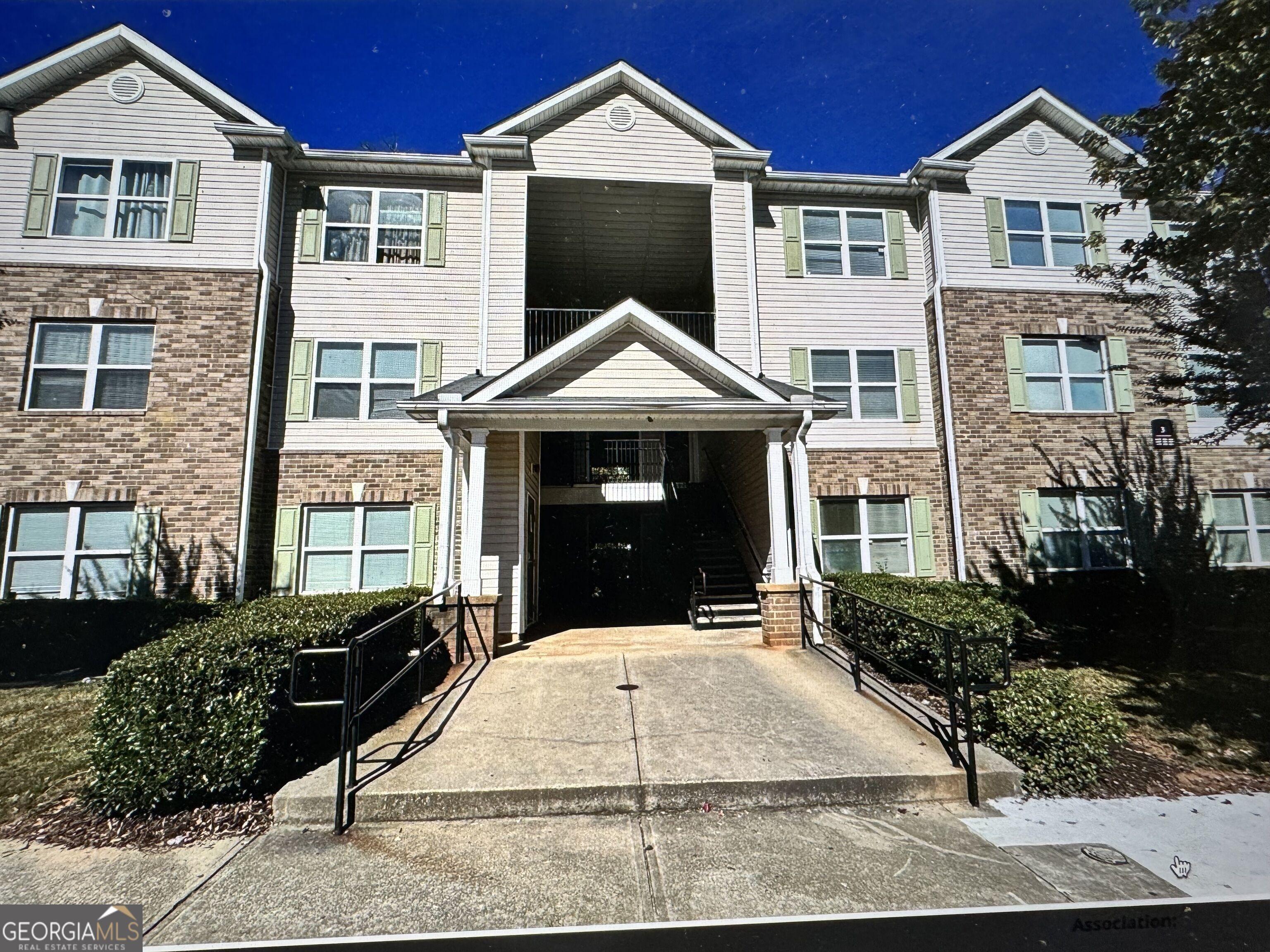 Fairington Ridge Cir, Lithonia, GA 30038