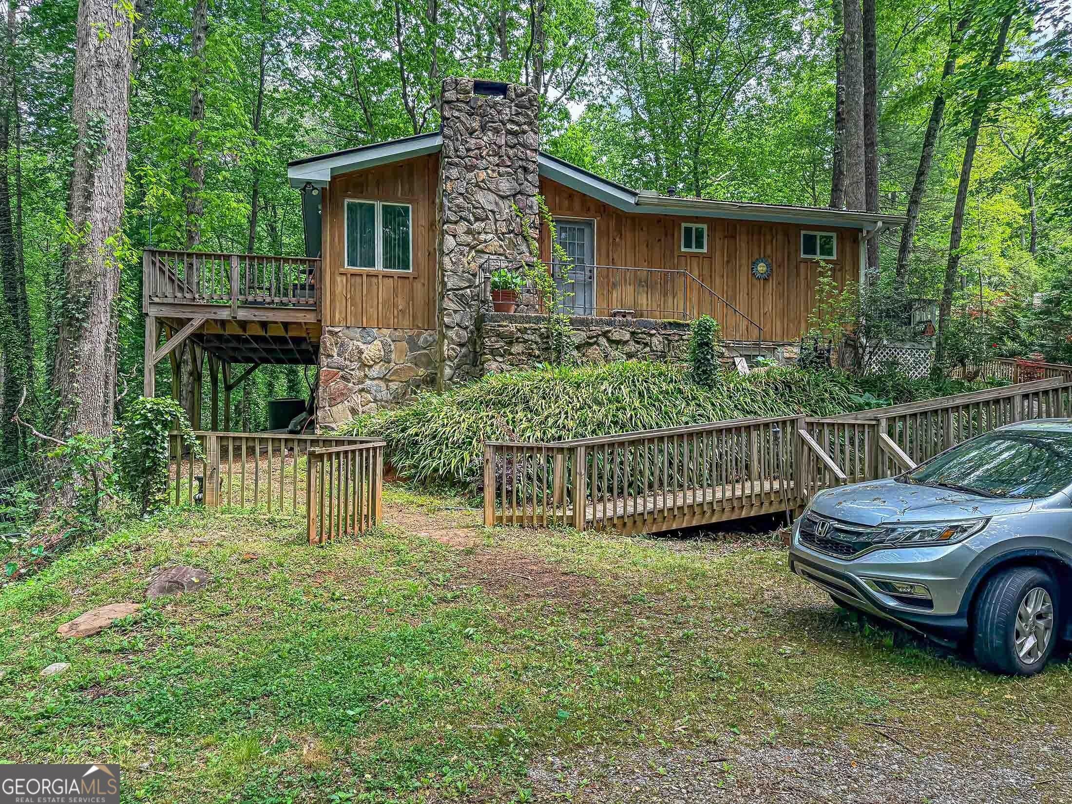 Hillside Dr, Clayton, GA 30525