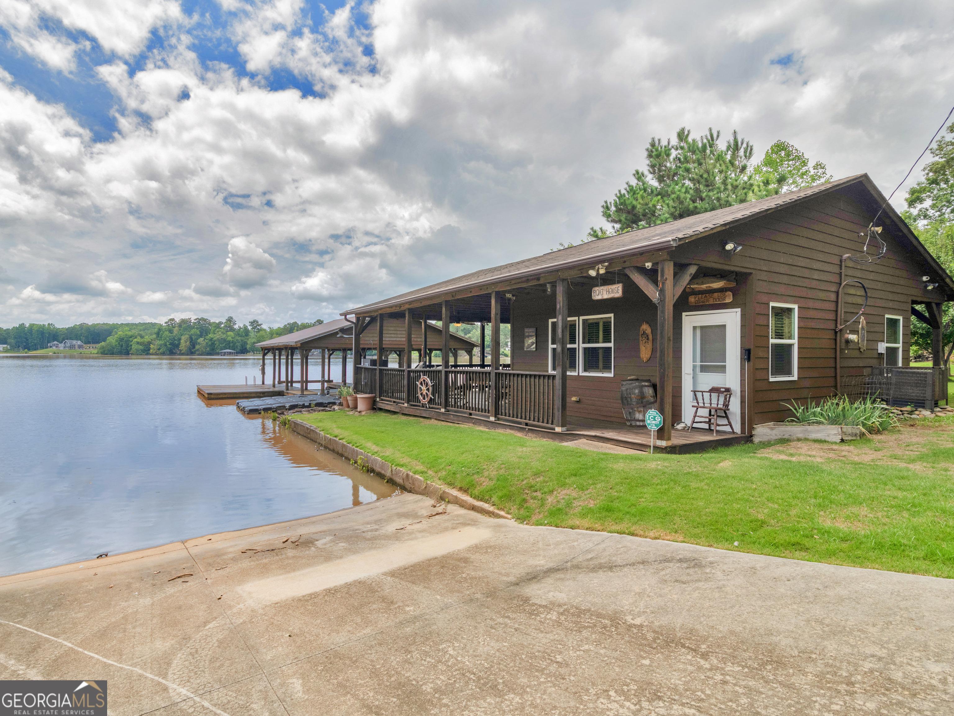 Rocky Point Rd, Covington, GA 30014