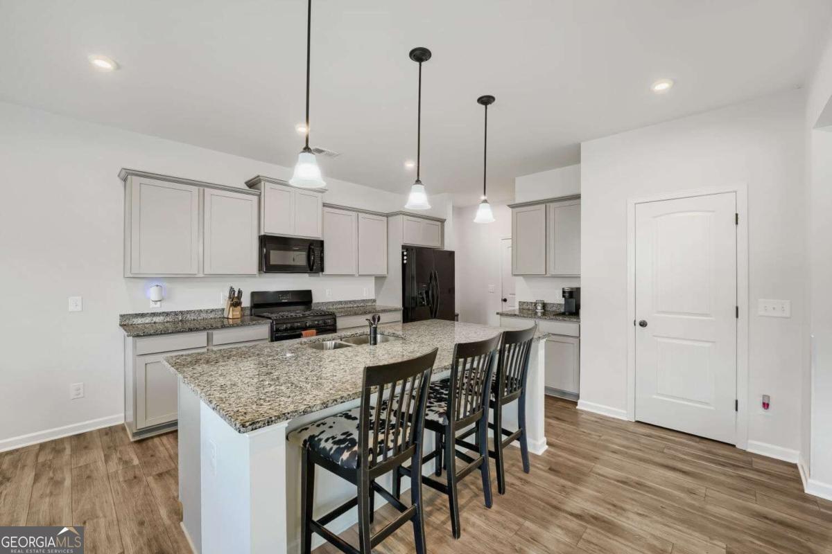 Larry Ln, Adairsville, GA 30103