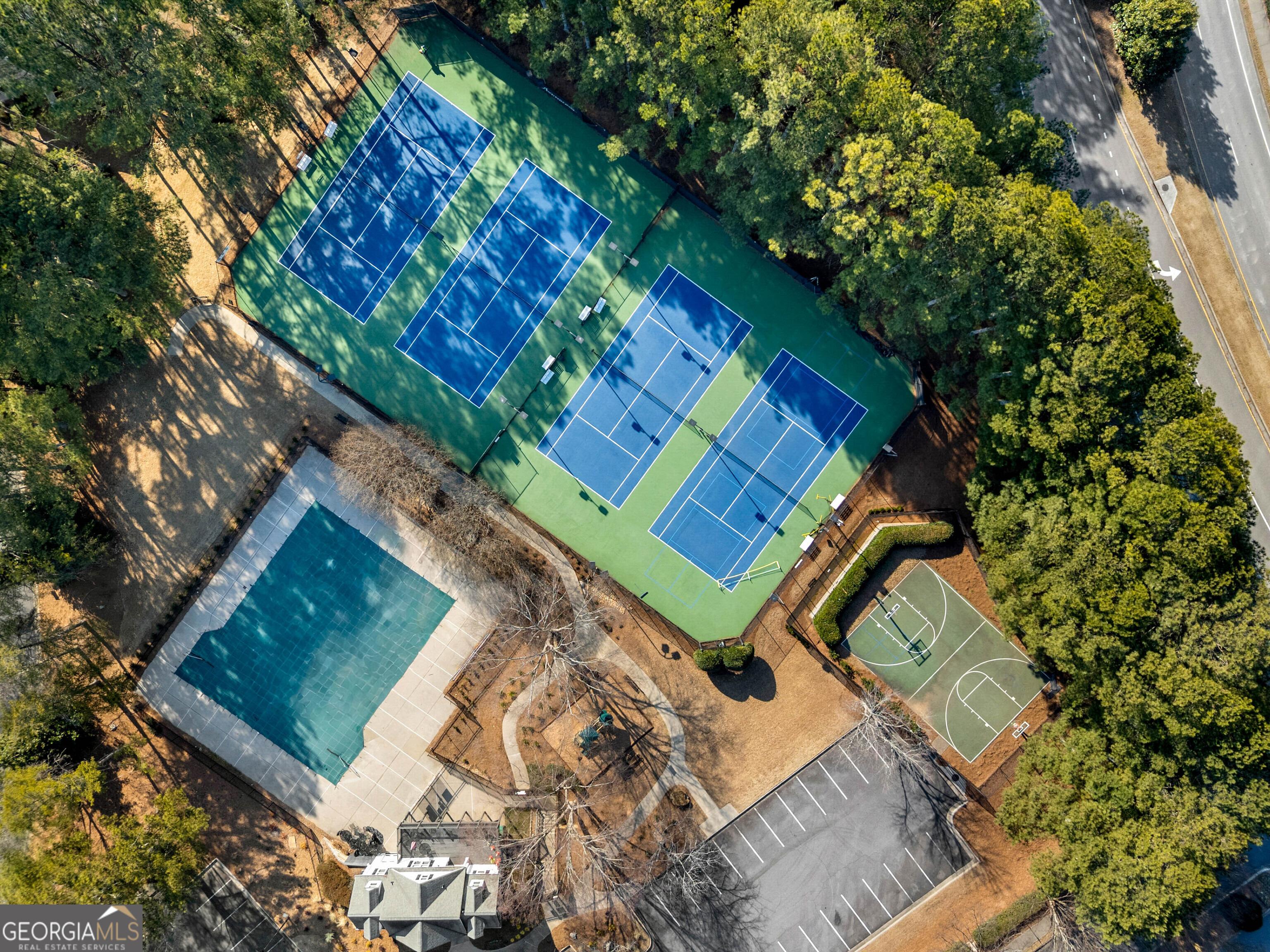 Avensong Village Cir, Alpharetta, GA 30004