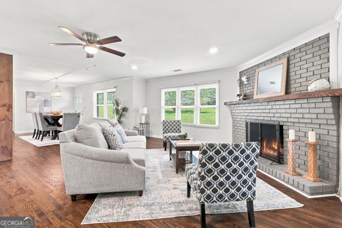 Roberta Cir, Austell, GA 30106