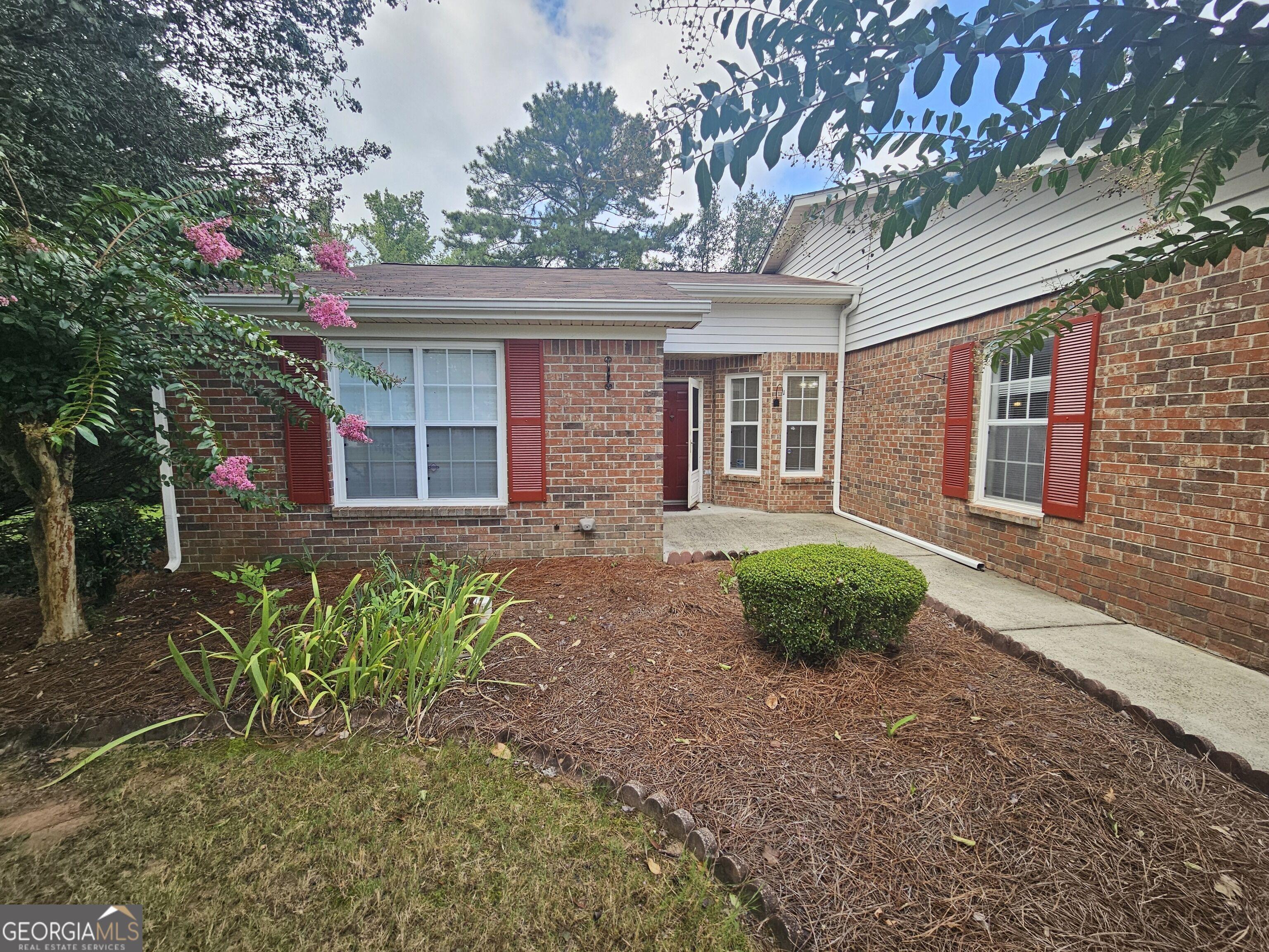 Monmouth Dr, Fayetteville, GA 30214